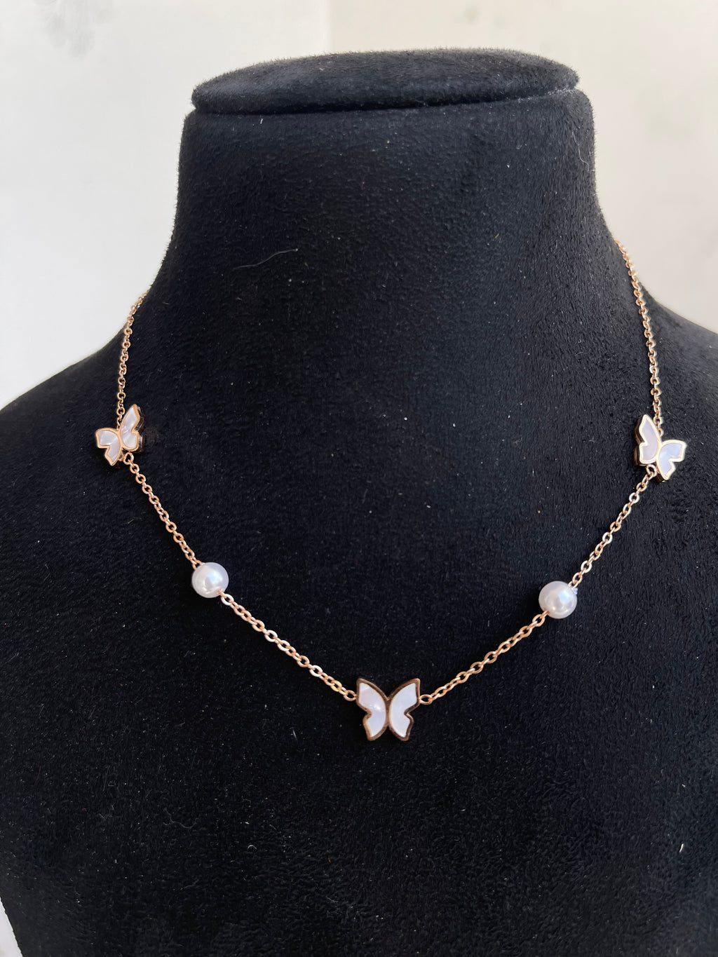 Butterfly dailywear chain with pearl