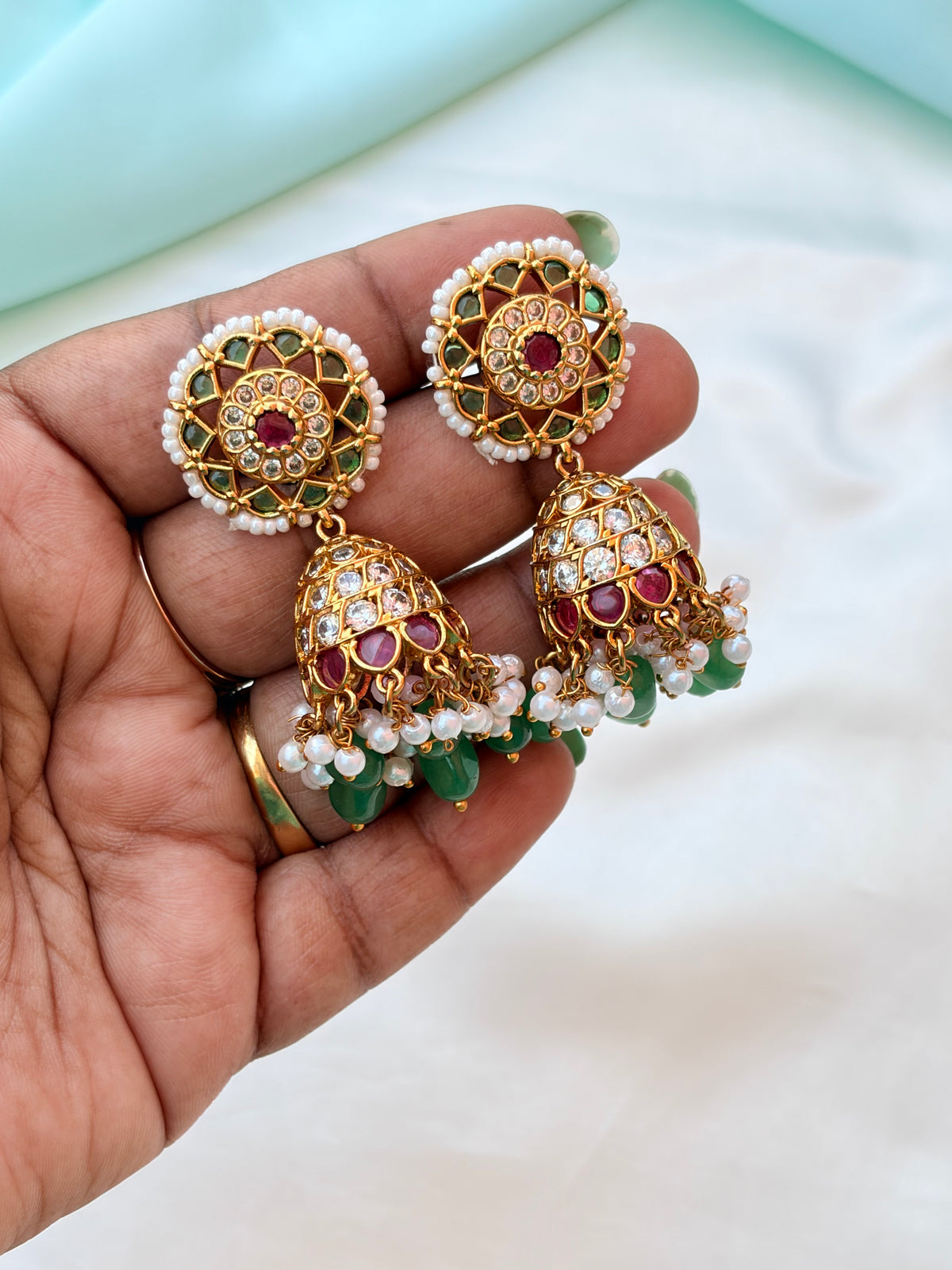 Kemp pearl butta with green beads earrings er920