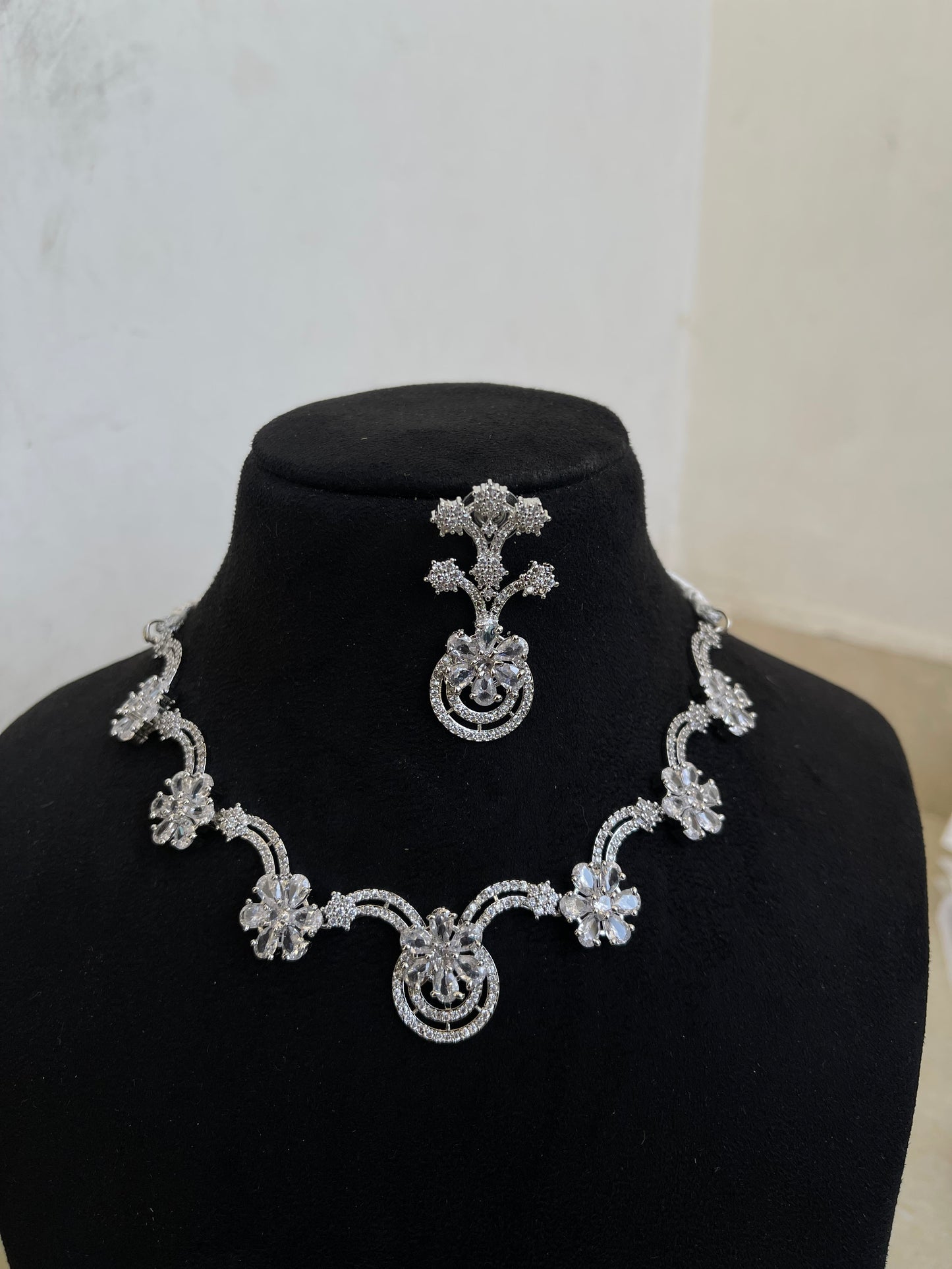 Reverse U diamond finish neckset with earrings