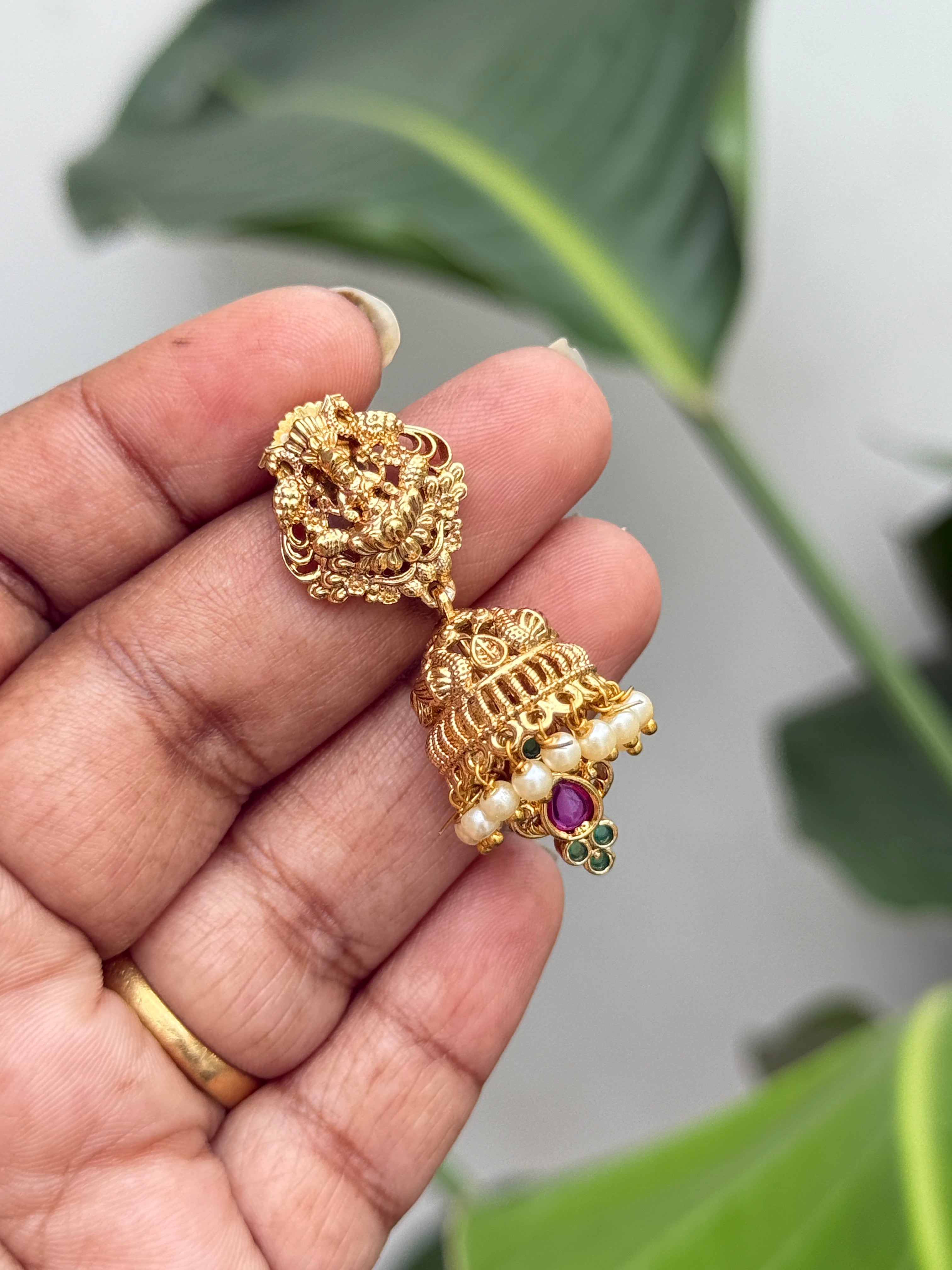 Er70 Lakshmi Devi pearl butta