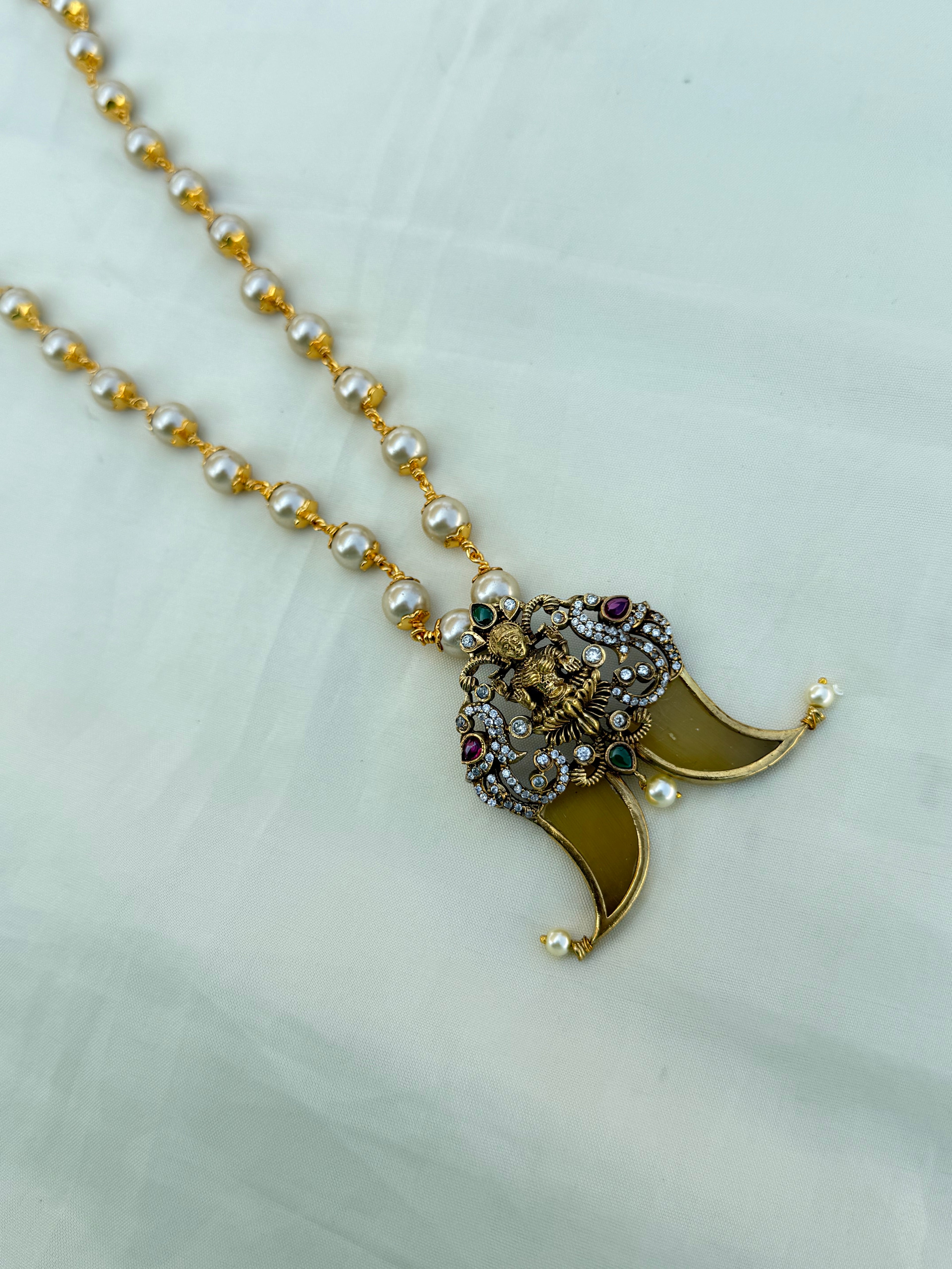 Ph002 Lakshmi Devi puligoru pendant with pearl chain