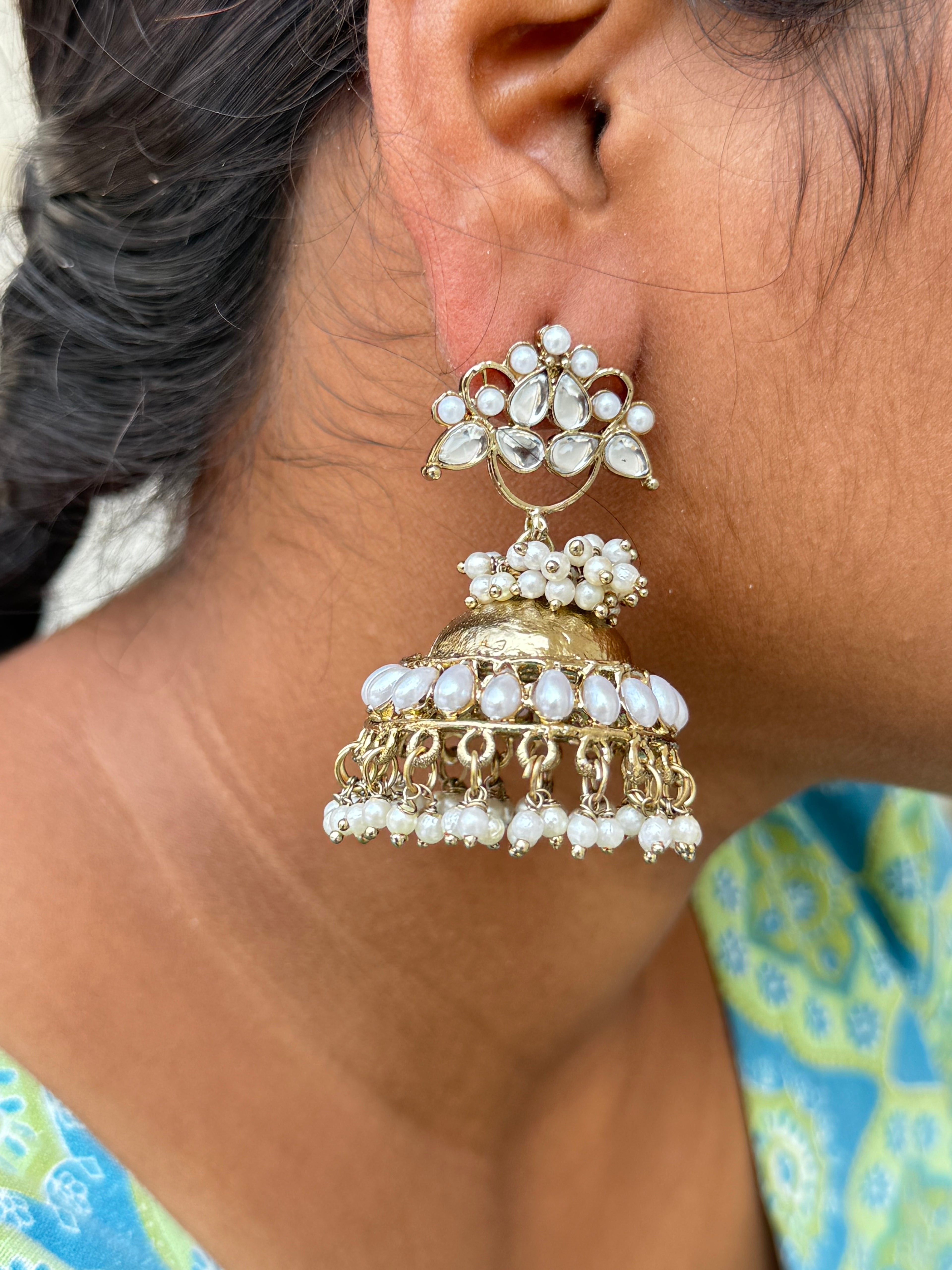 Mn002 gold pearl butta Earrings