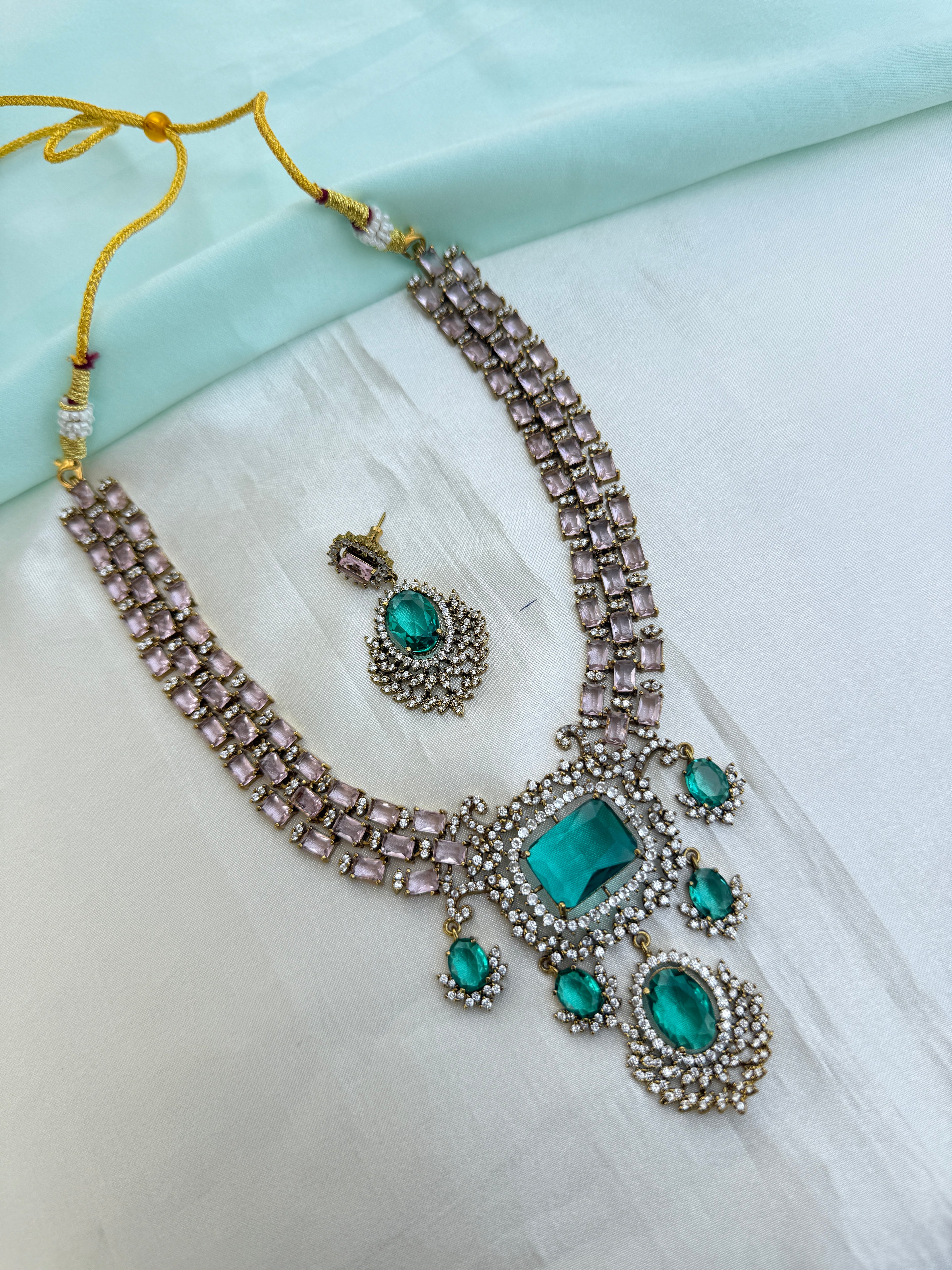 Emerald elegance short Neckset with earrings ns992