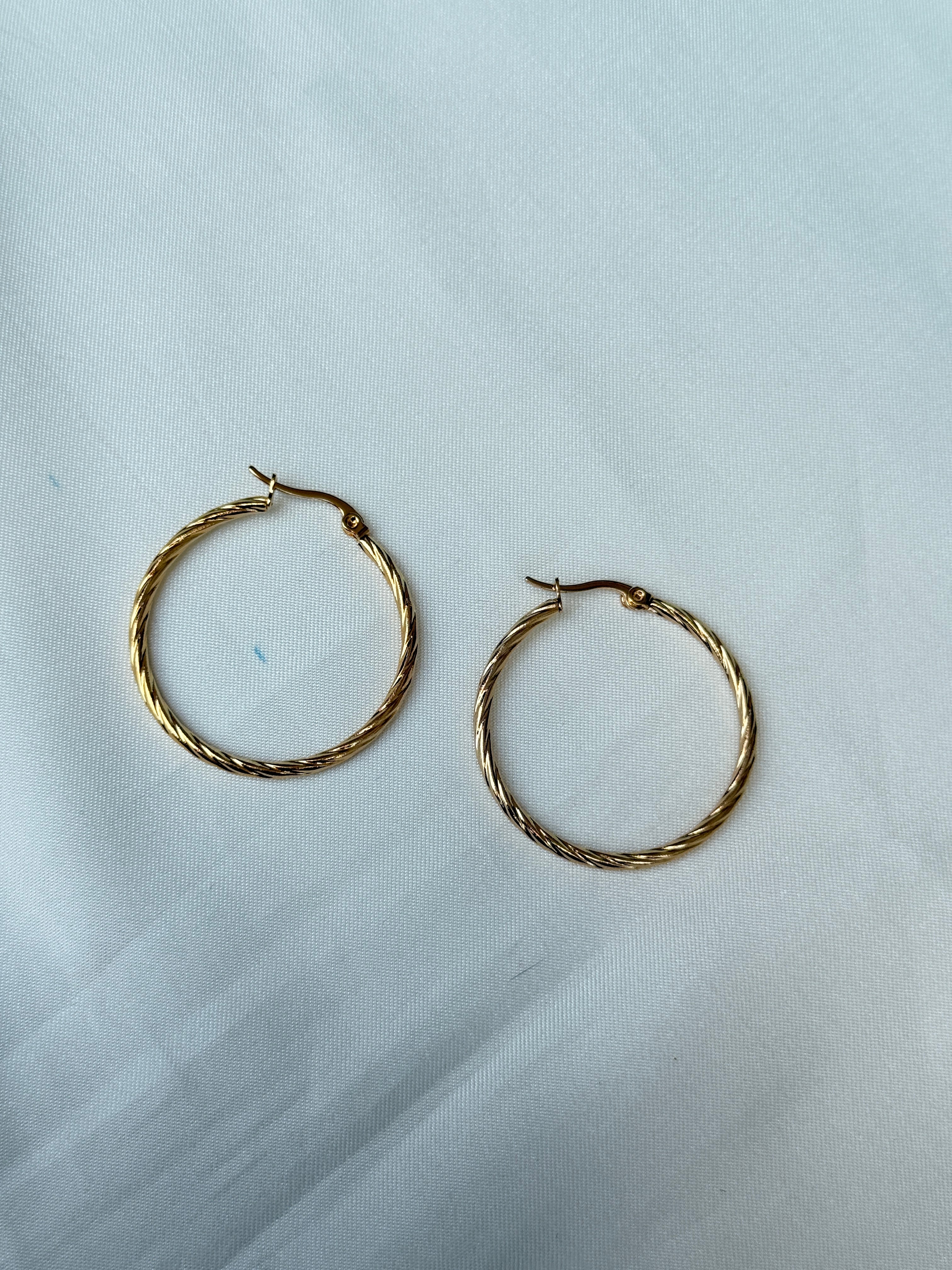St048 anti tarnish hoops earrings