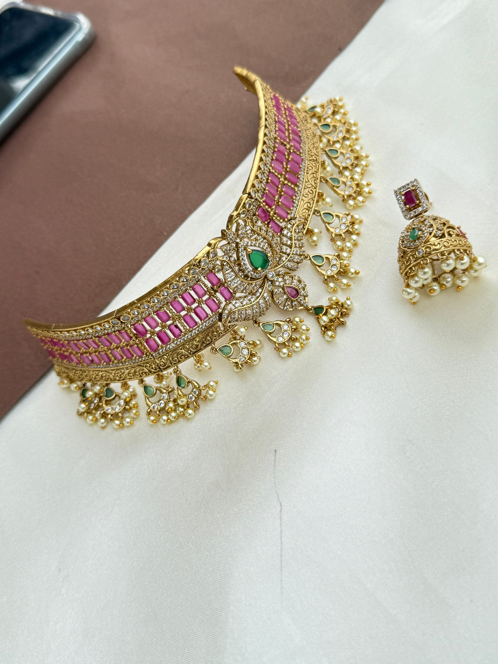 Ch018 emerald pink choker
