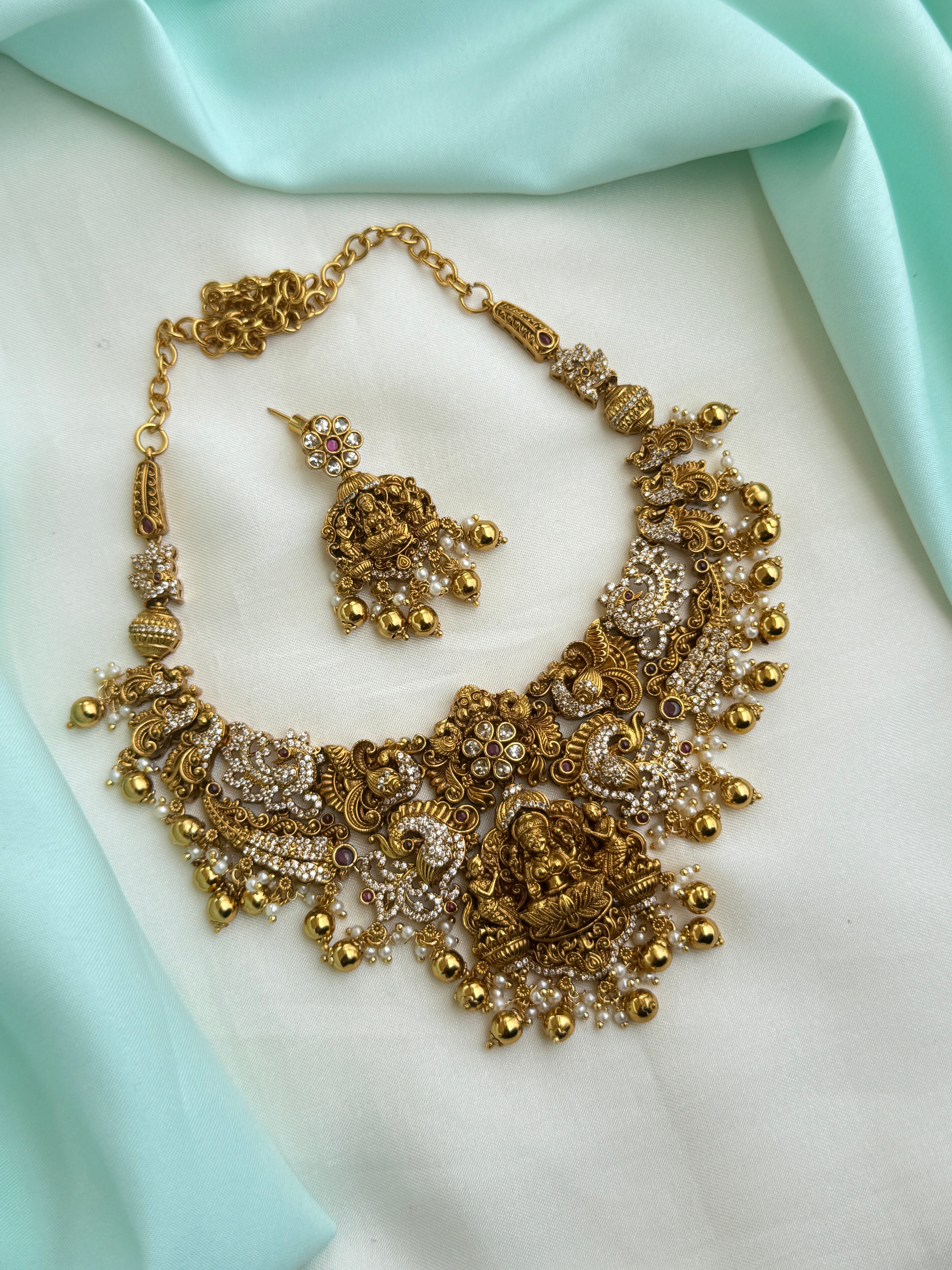 Ns817 Lakshmi devi peacock gold balls short neckset with earrings