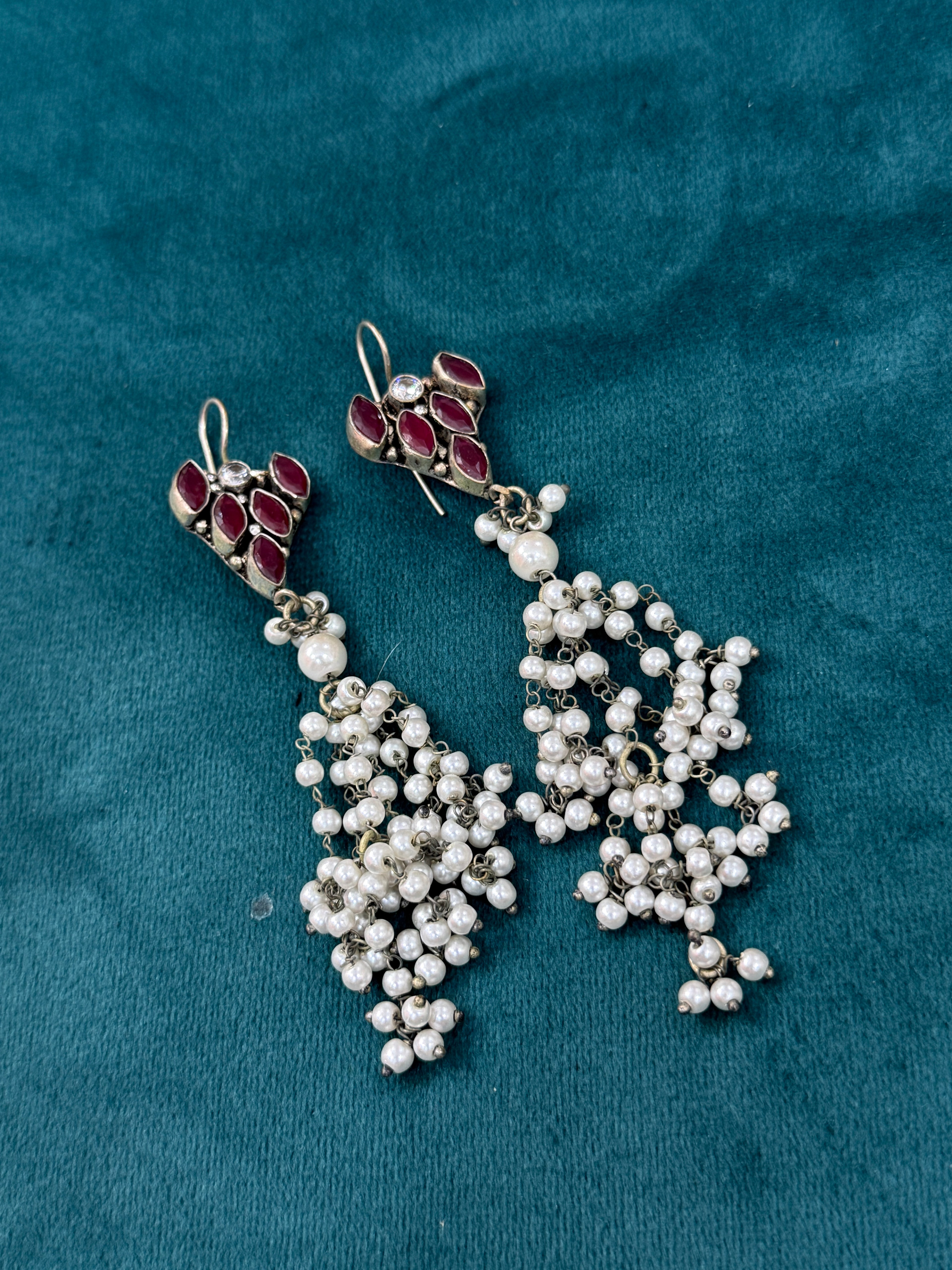 Ruby hook hanging pearl earrings