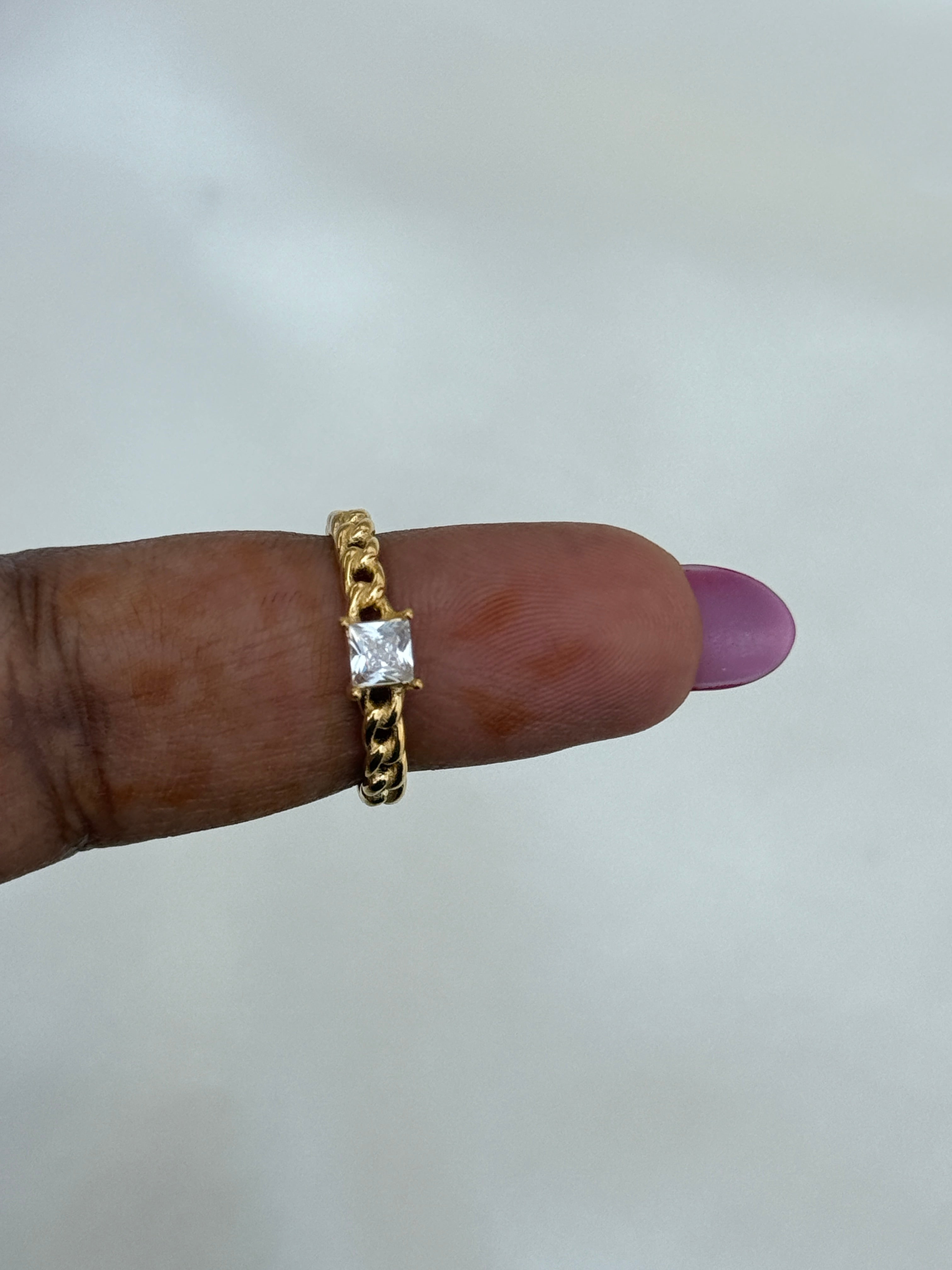 Rg055 anti tarnish white stone square shape ring