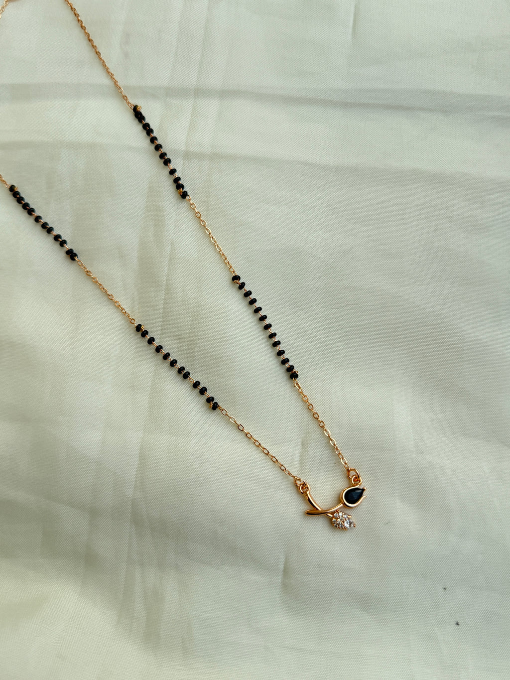Bb001 singles line rose gold flower short blackbeads