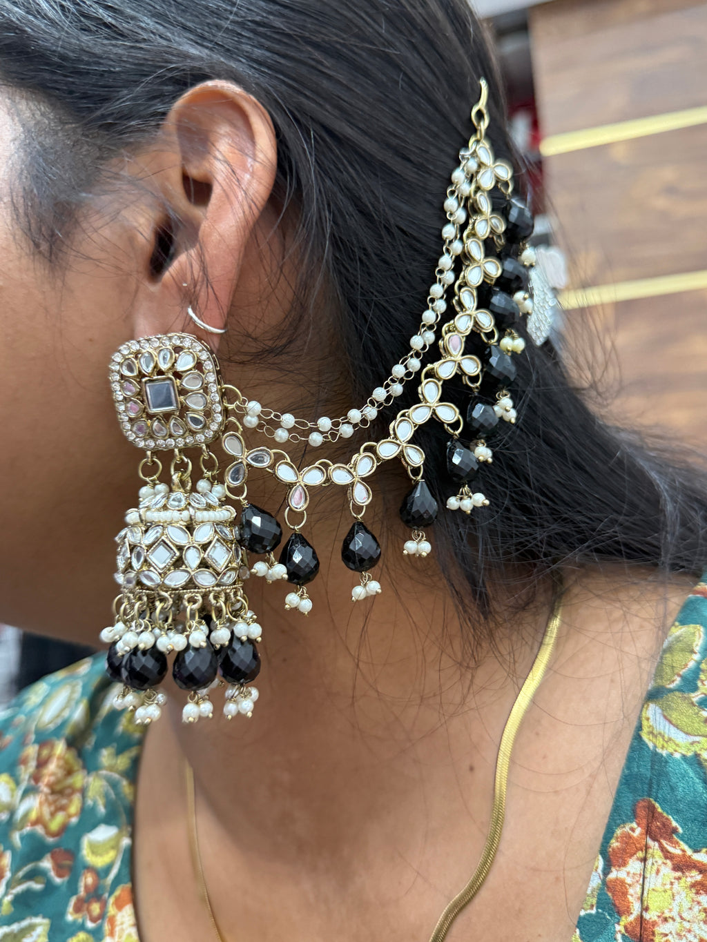 Mn001 4inches heavy mirror statement earrings with earchain and maang tikka