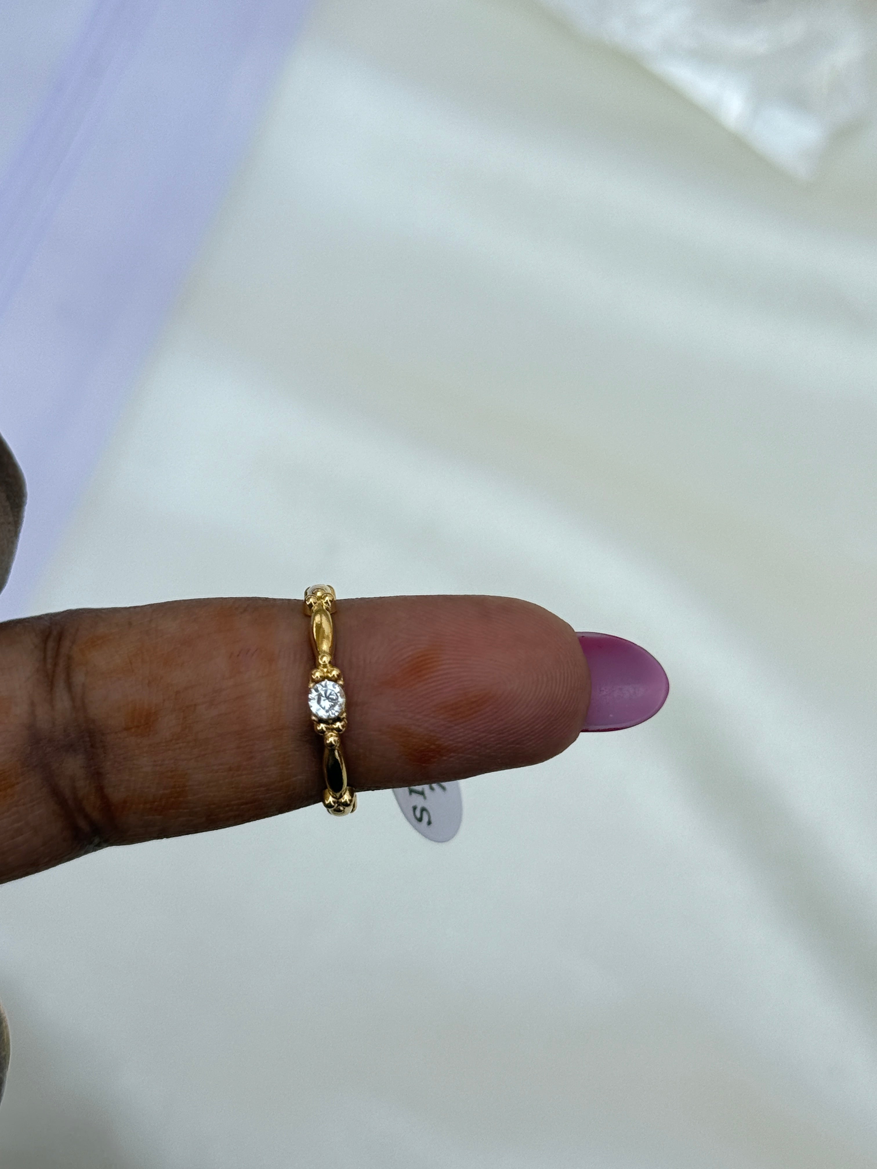 Rg054 anti tarnish white stone finger ring