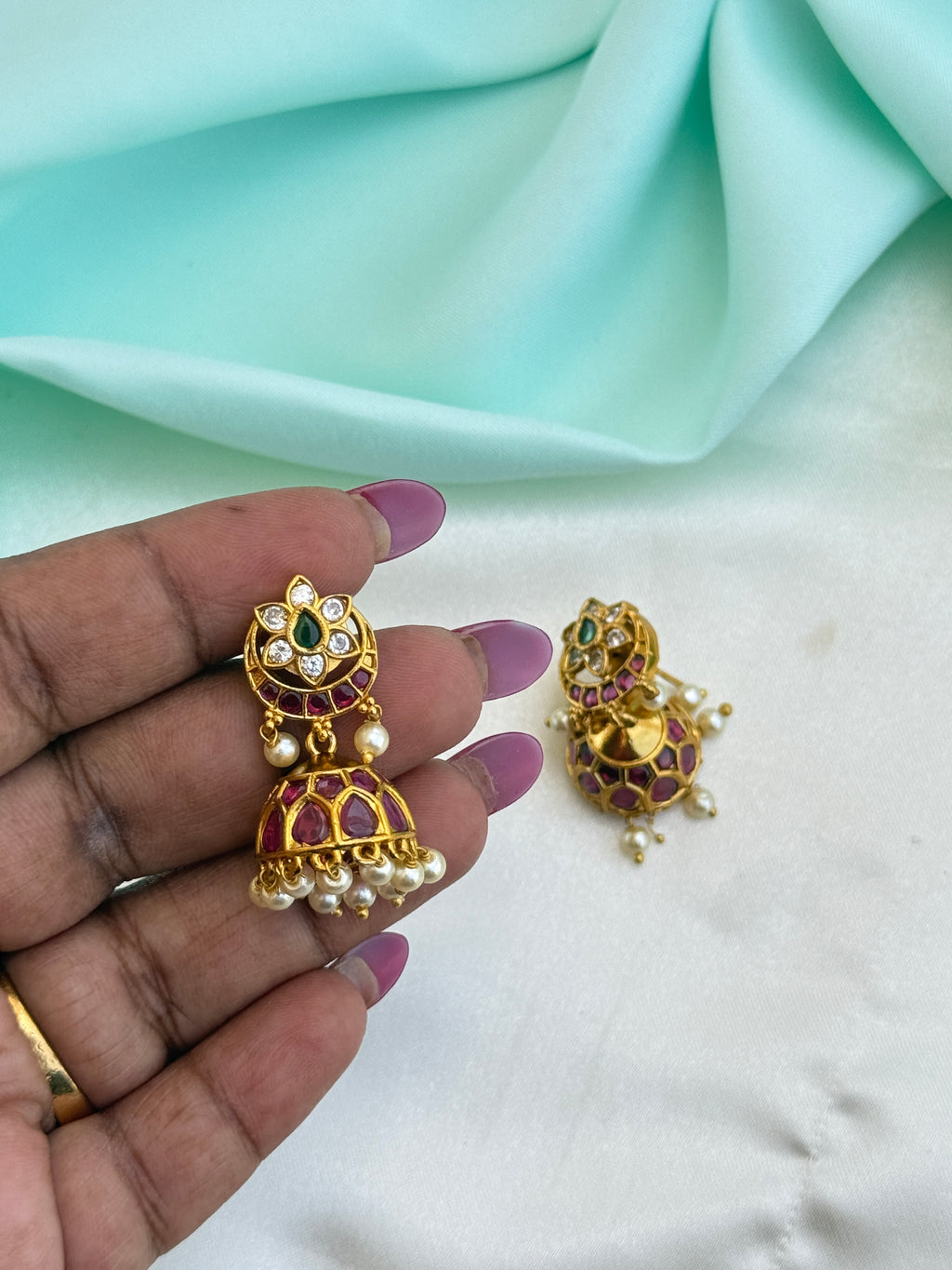 Er256 kemp small butta earrings