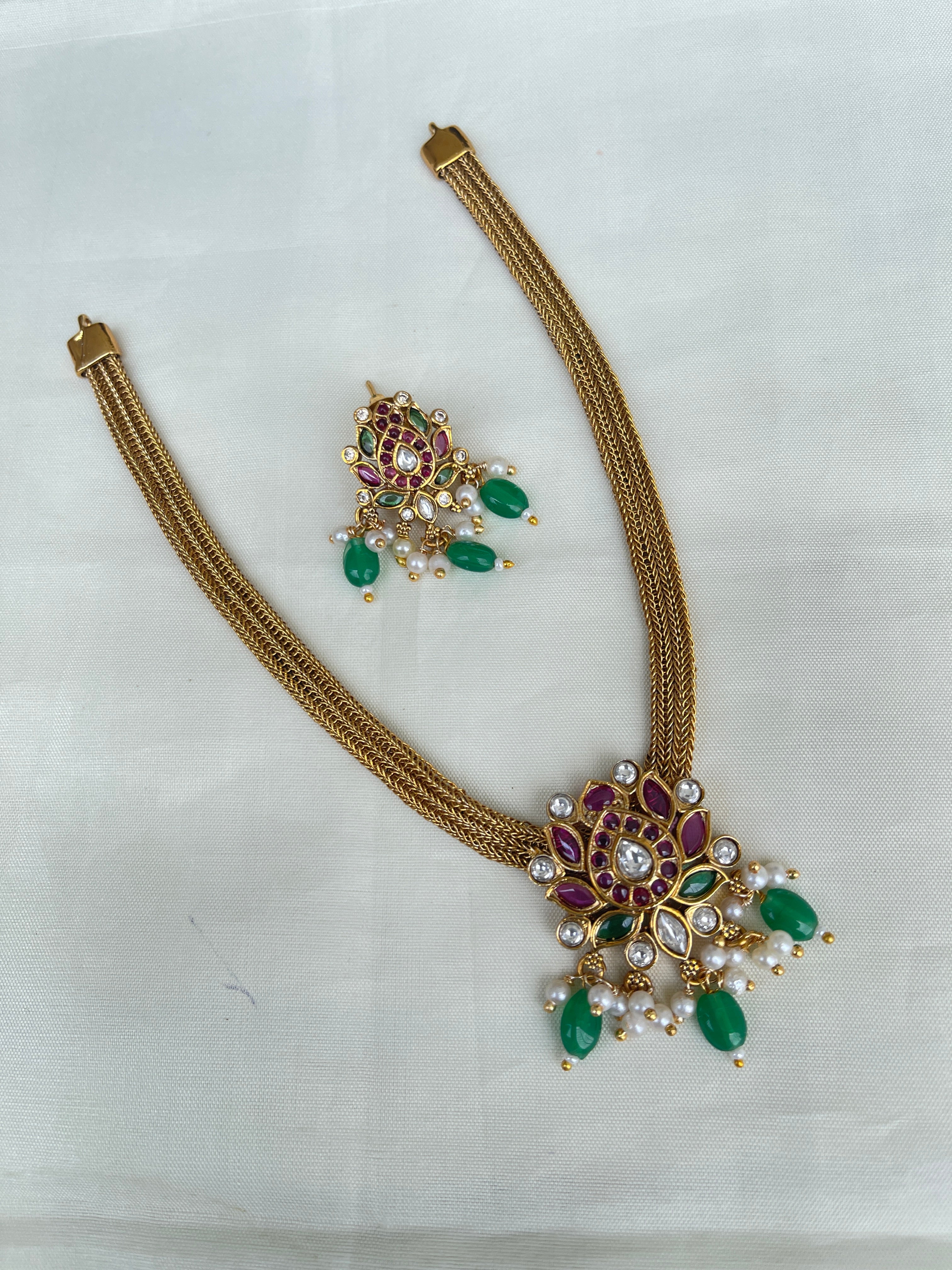 Lotus naan neckset/ choker can use in 2 ways.! Suits for adults and kids