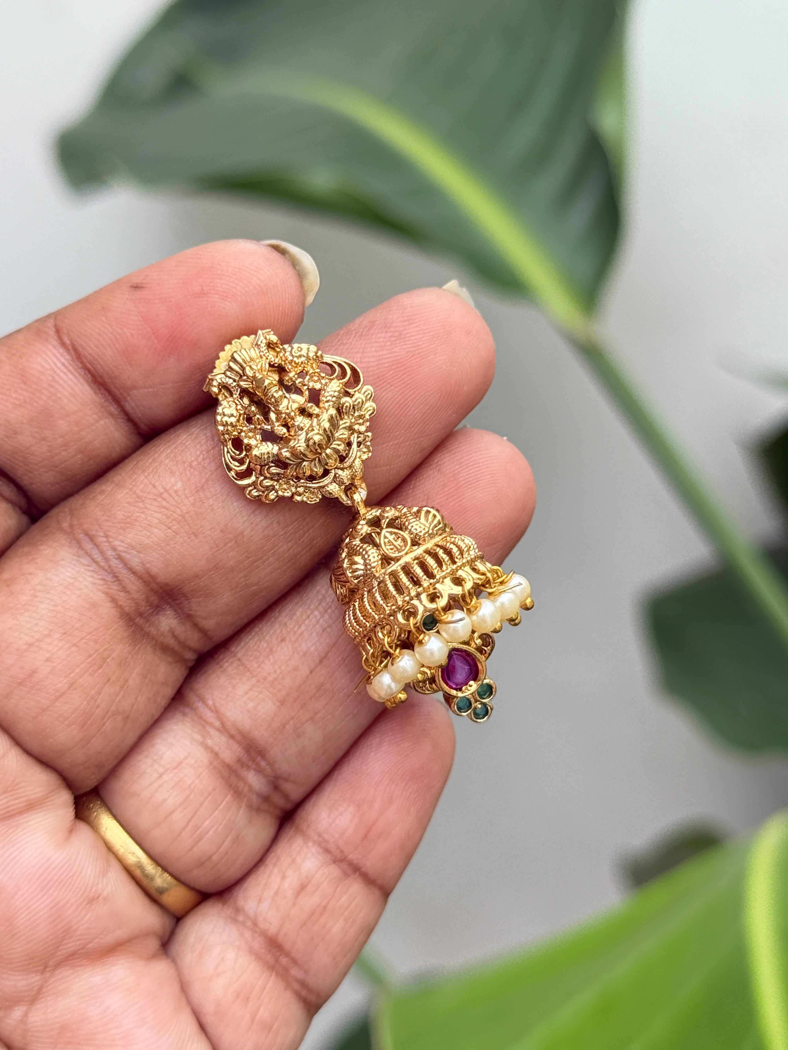 Er70 Lakshmi Devi pearl butta