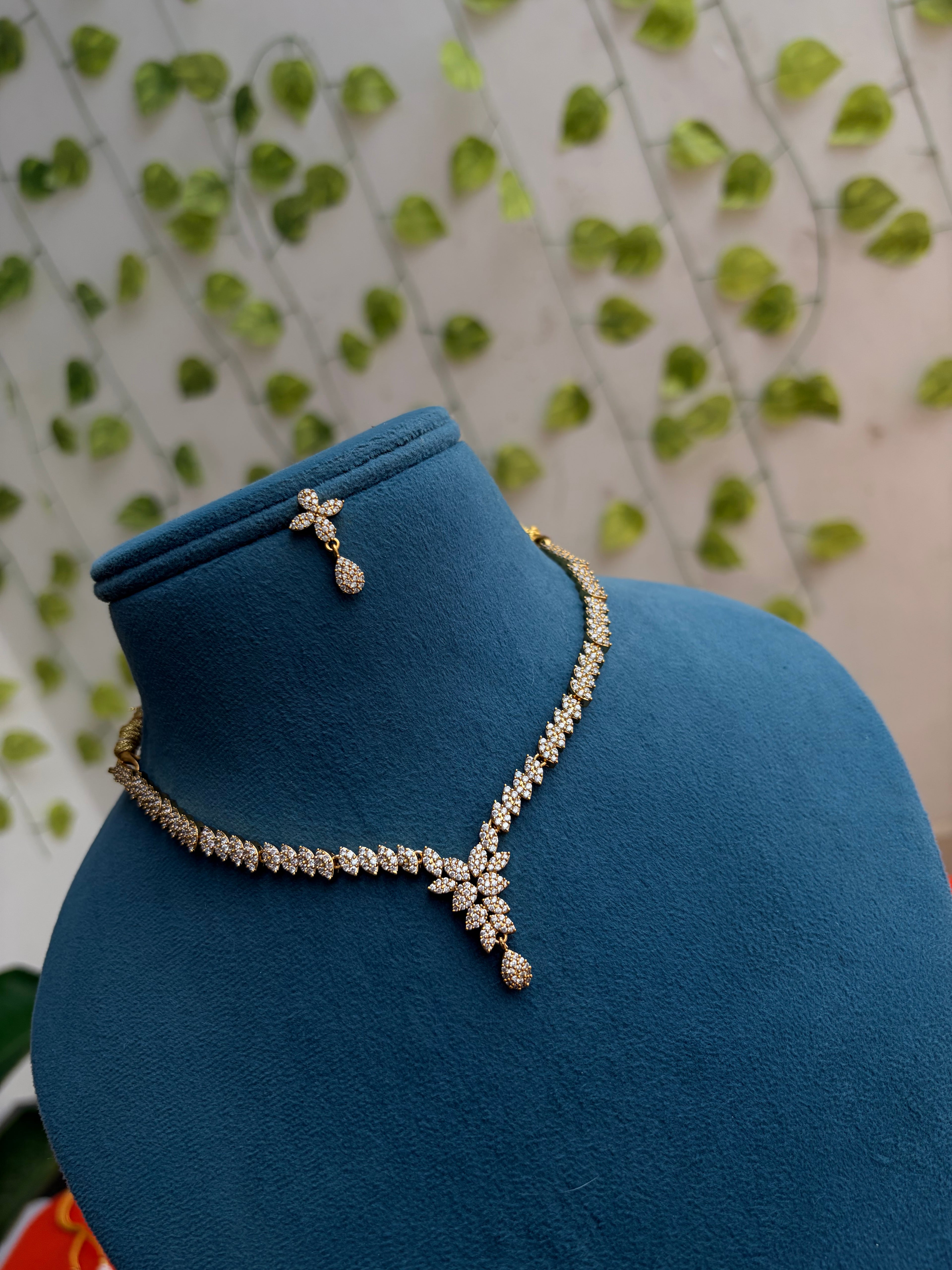 Simple Diamond finish short Neckset with Earrings Ns943