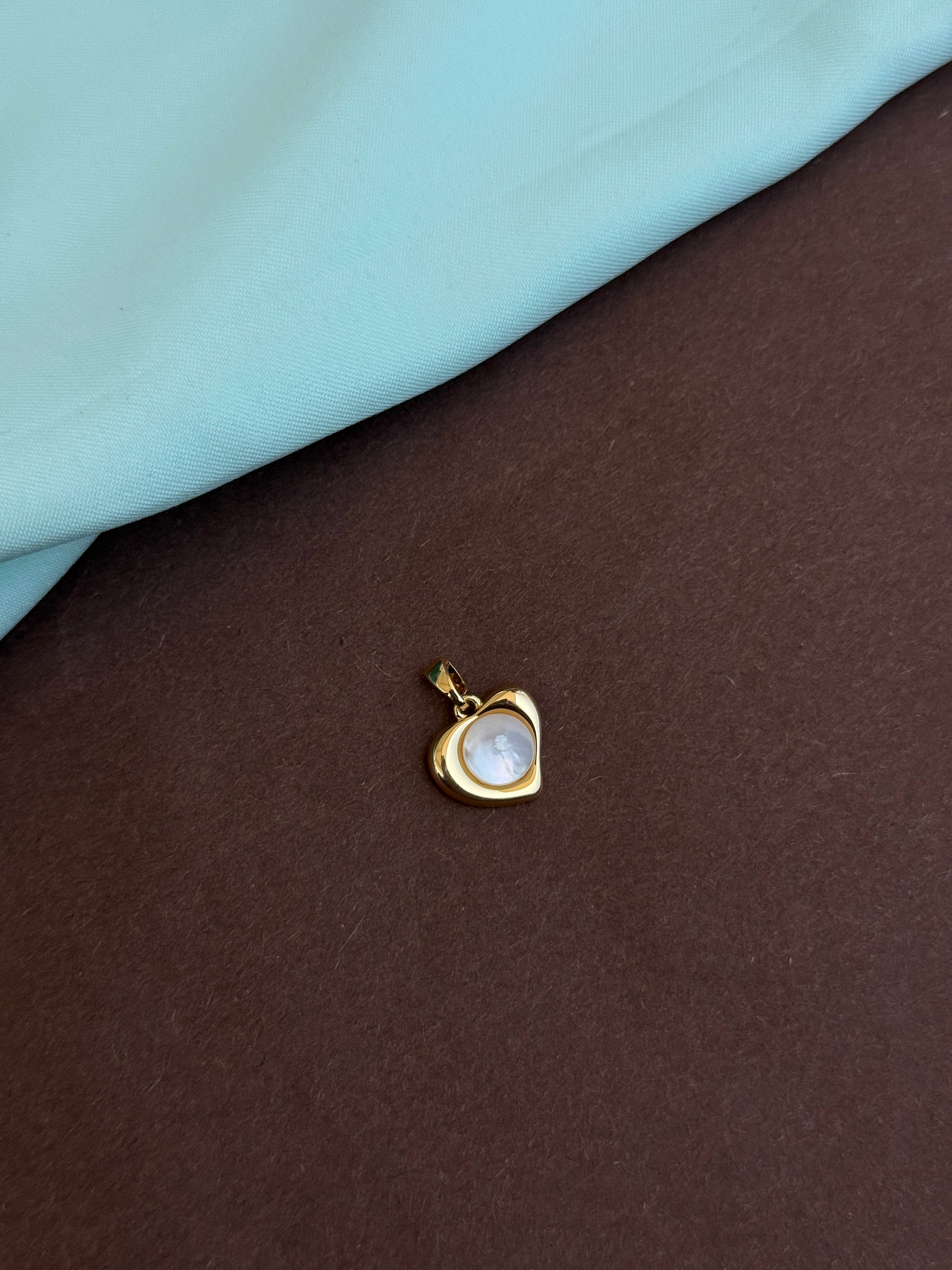 Al023 Anti tarnish heart shape charm (pendent)