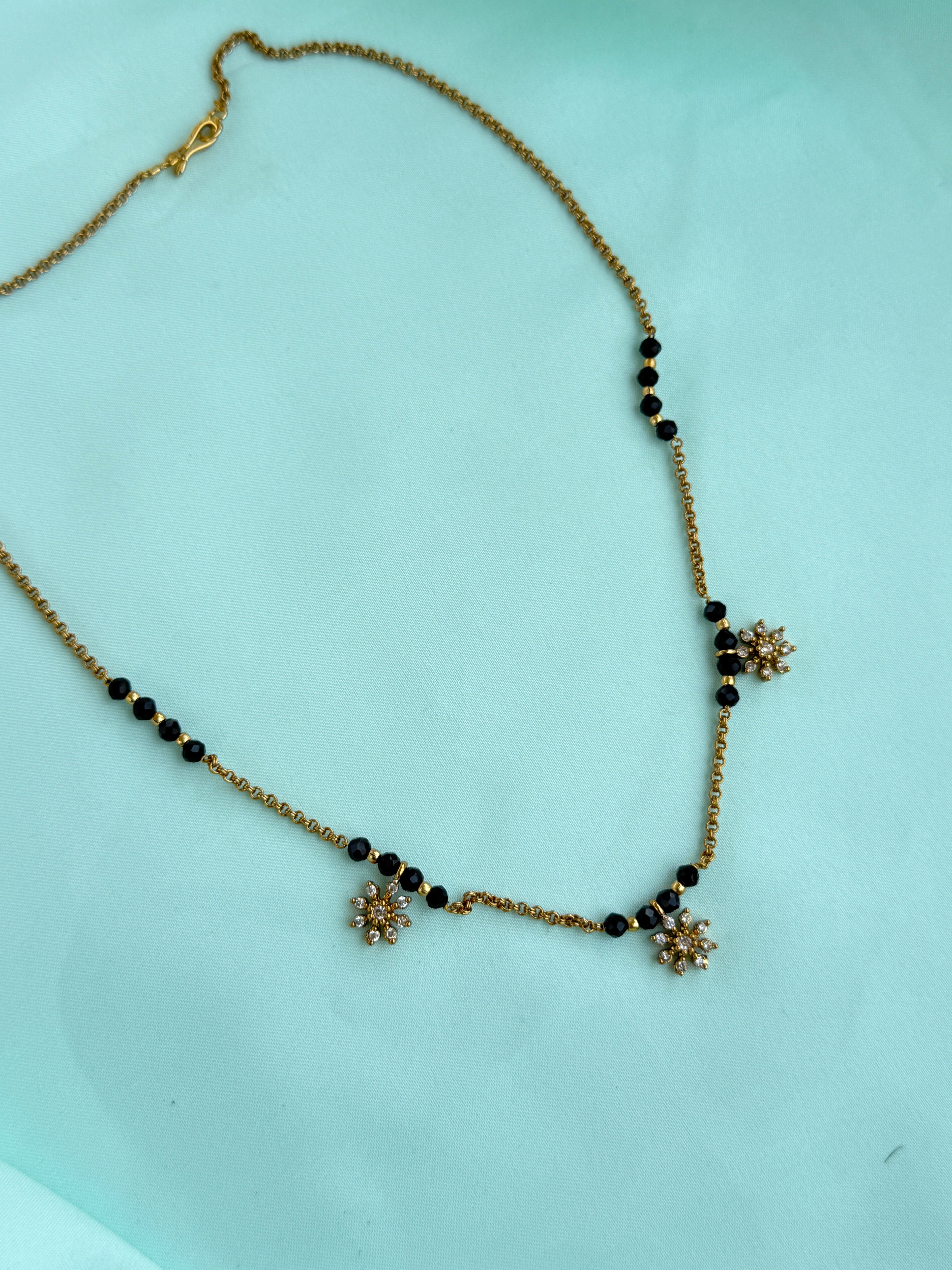 Bb139 3 flowers 18inches black beads