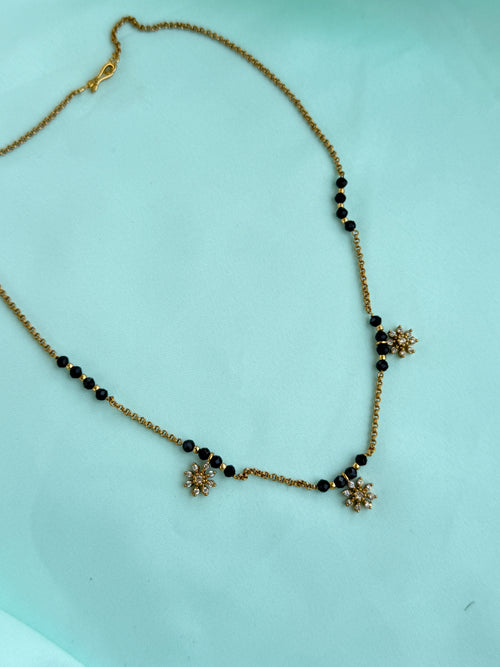 Bb139 3 flowers 18inches black beads