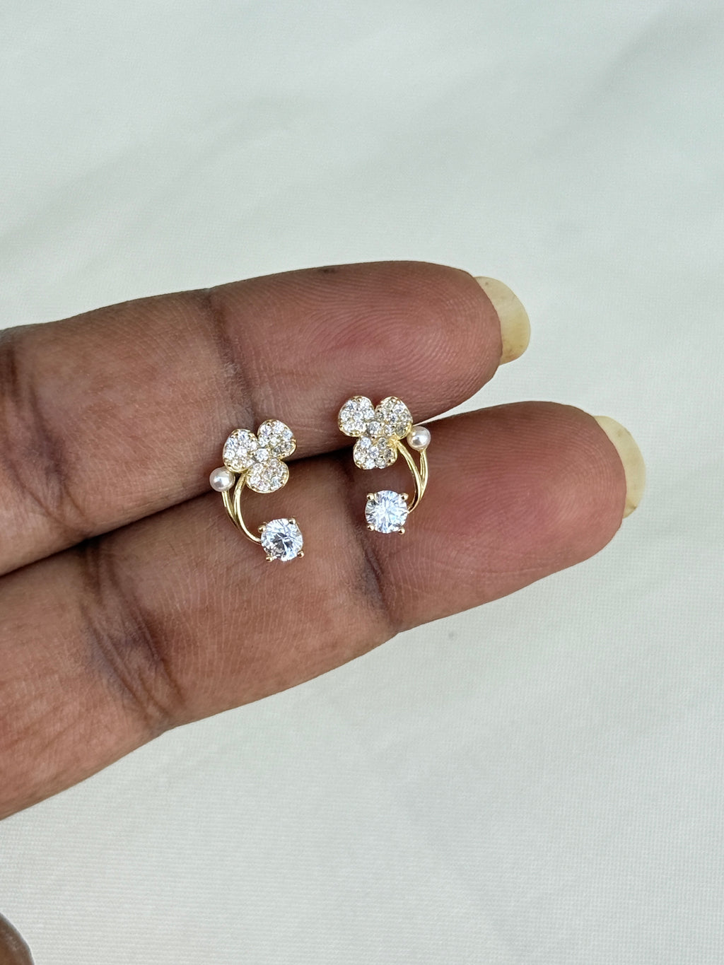 Se014  92.5 silver hallmark flower stone studs