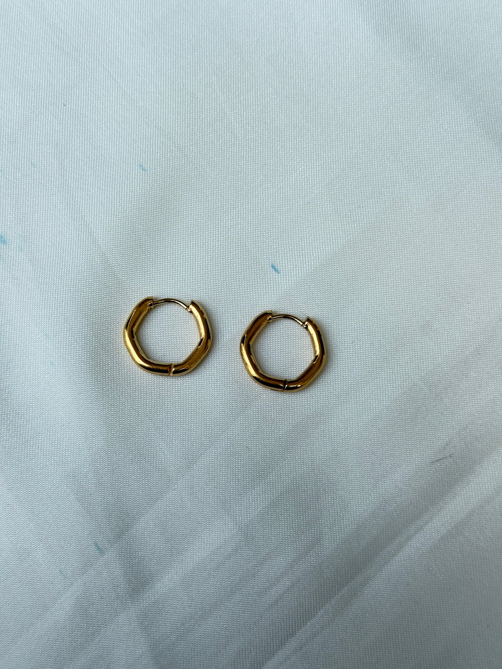 St052 anti tarnish hoops earrings
