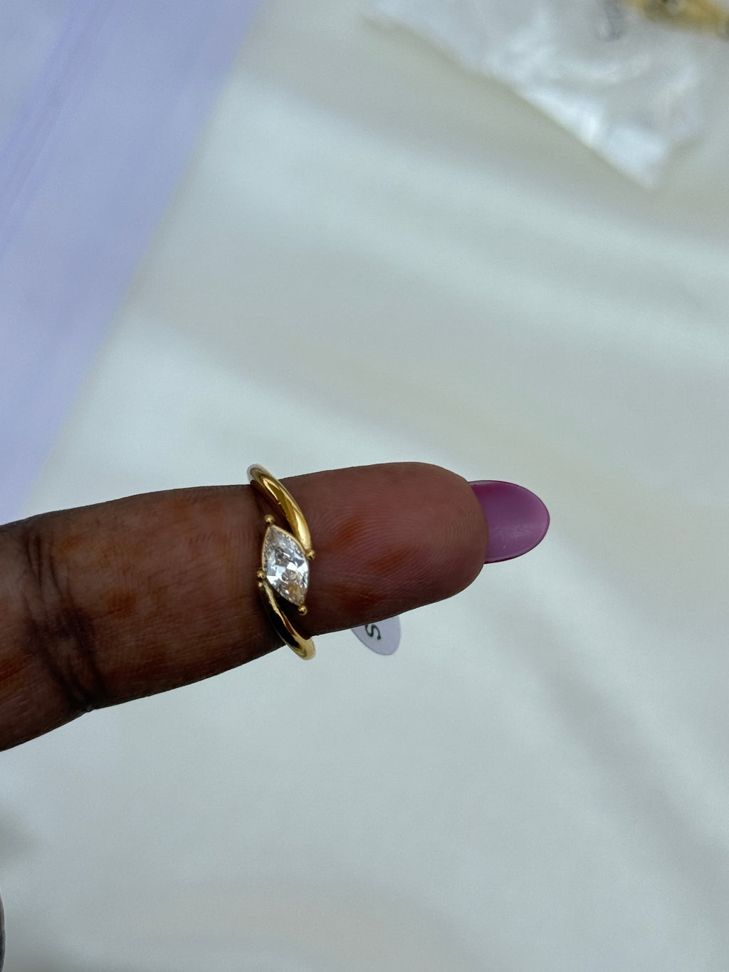 Rg058 anti tarnish white stone finger ring