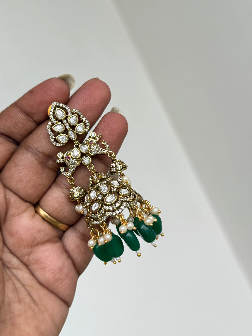 Er134 elephant Victorian Kundan butta Earrings