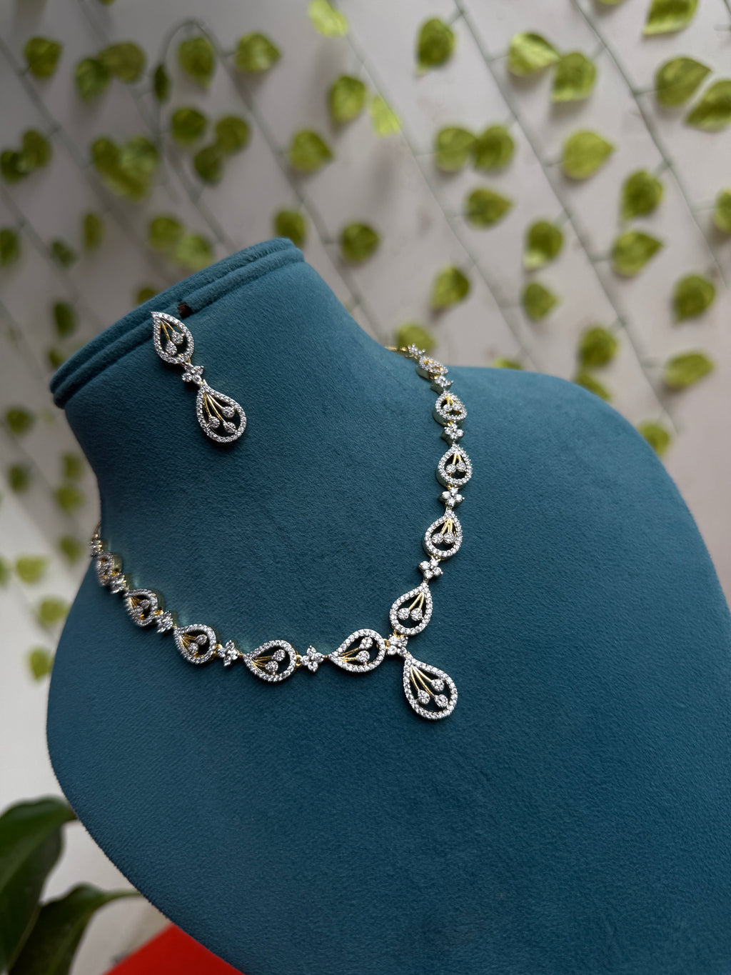 Unique teardrop diamond finish neckset with earrings ns302