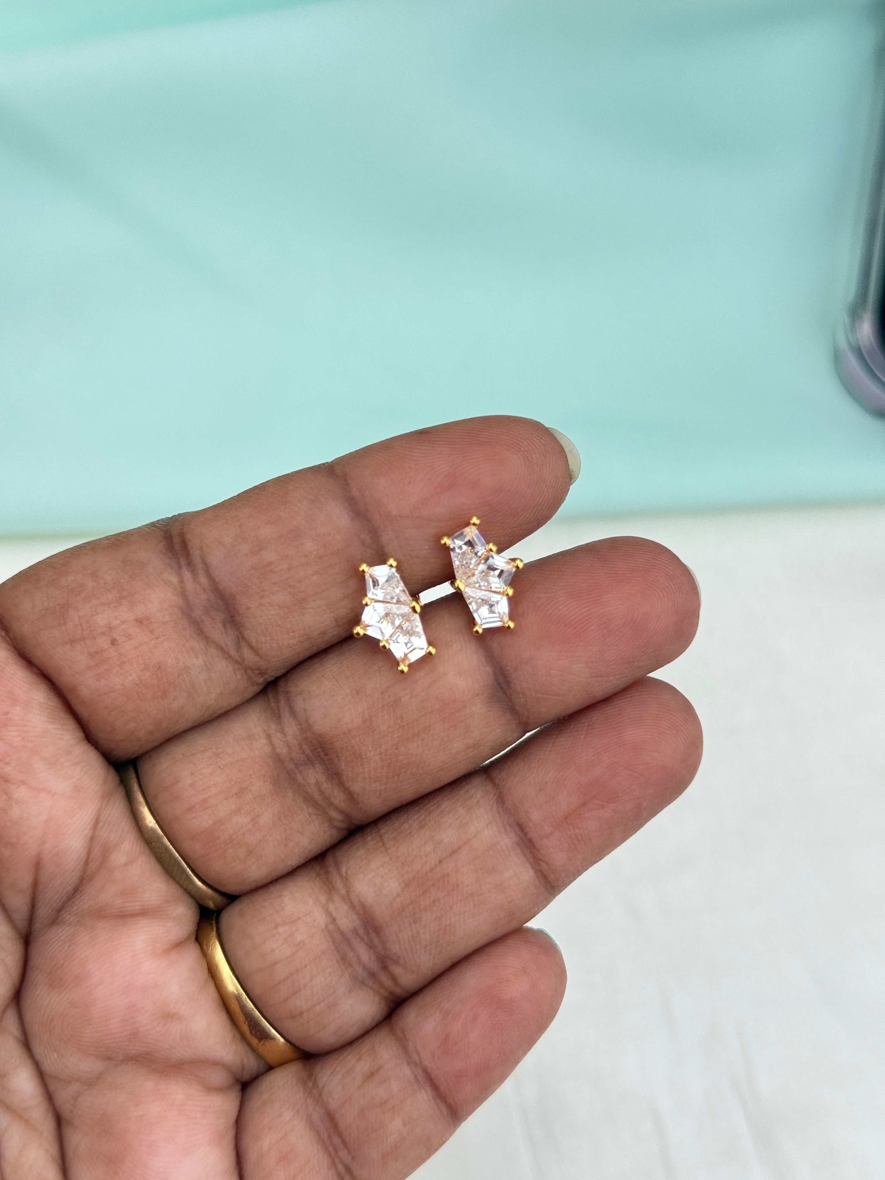 St174 3stone back ball stud