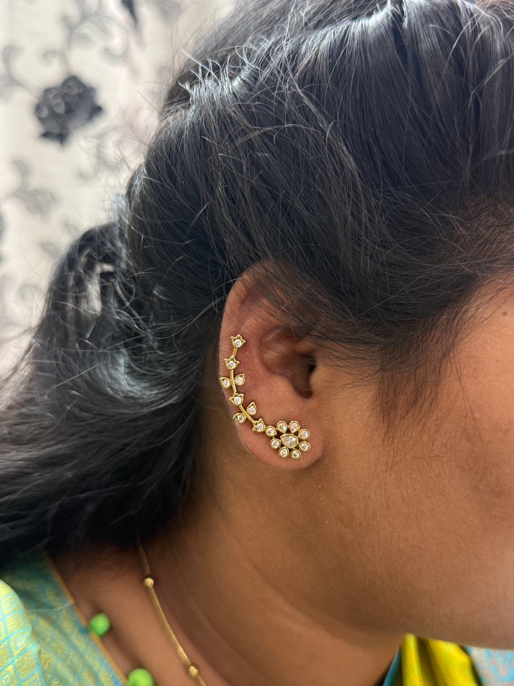Er237 white stones earcuffs with back support