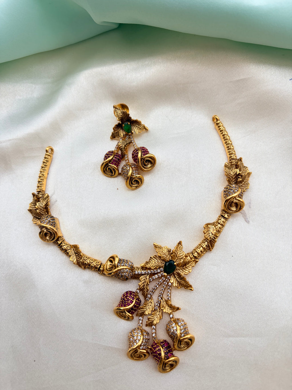 Royal Emerald Bellflower Neckset with Earrings Ns249
