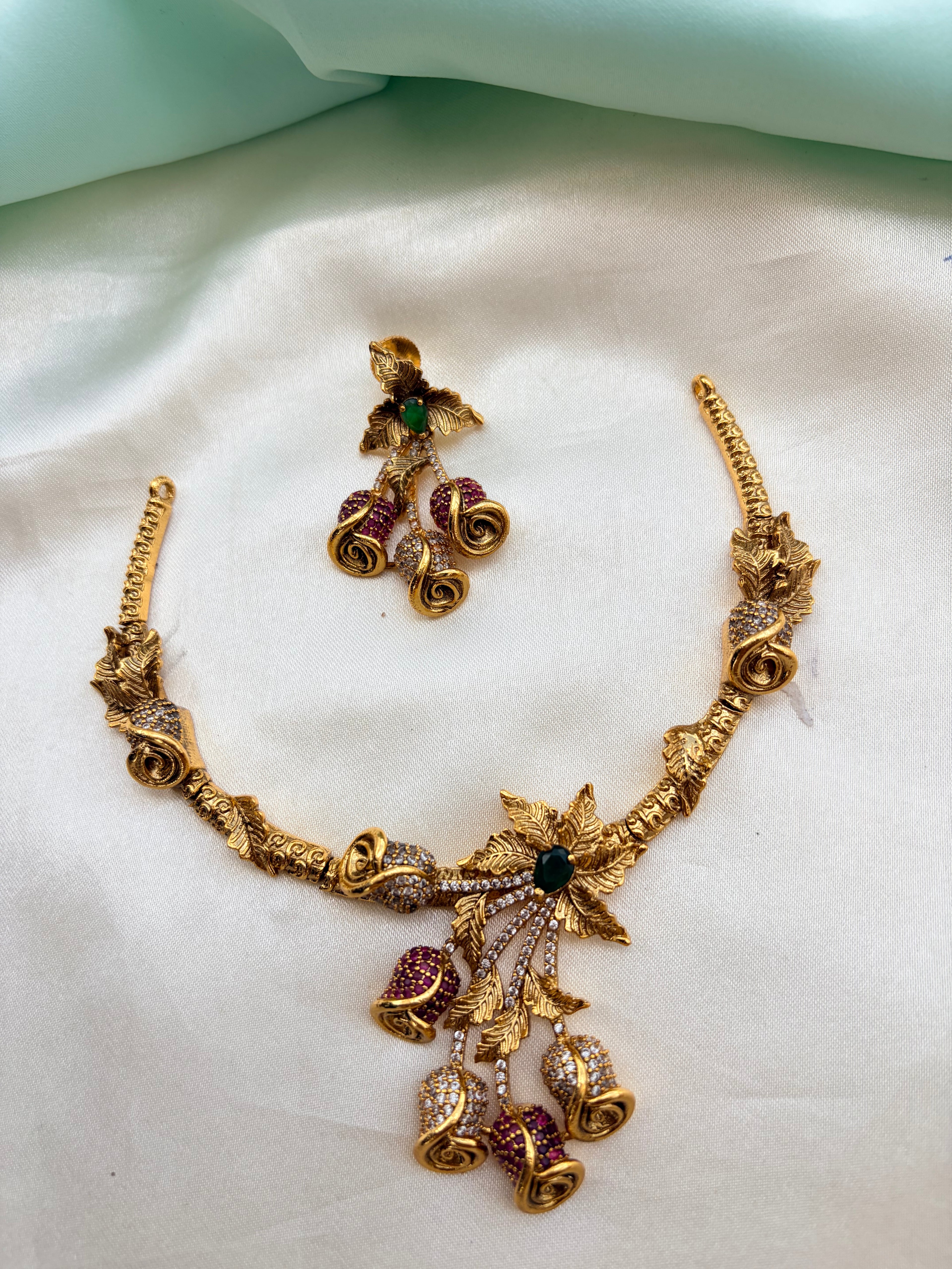 Royal Emerald Bellflower Neckset with Earrings Ns249