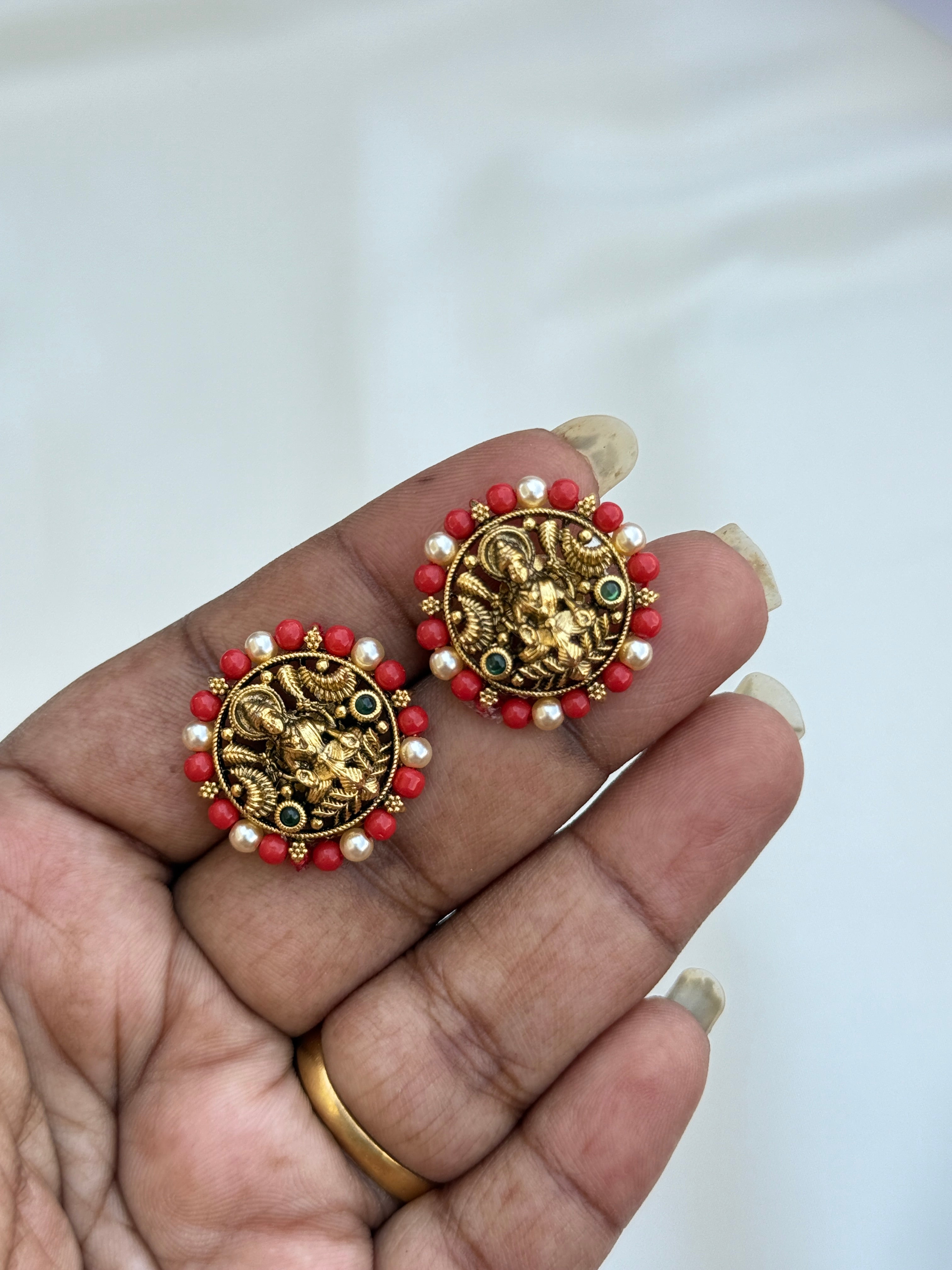 St019 lakshmi Devi studs