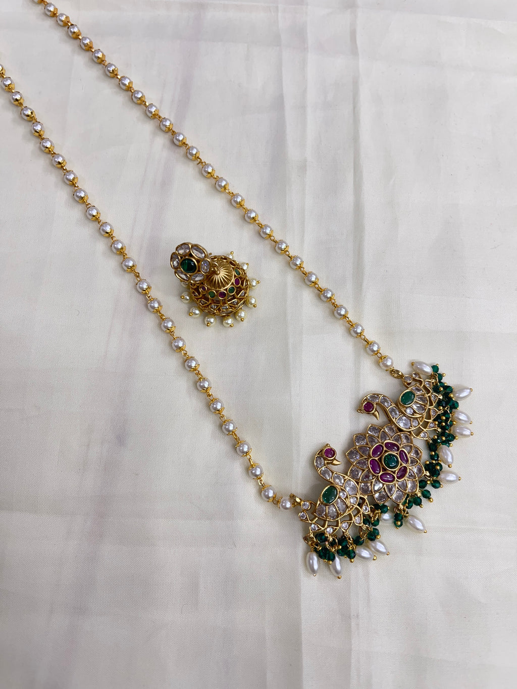 Single line pearl chain with Uncut kemp dual peacock pendant