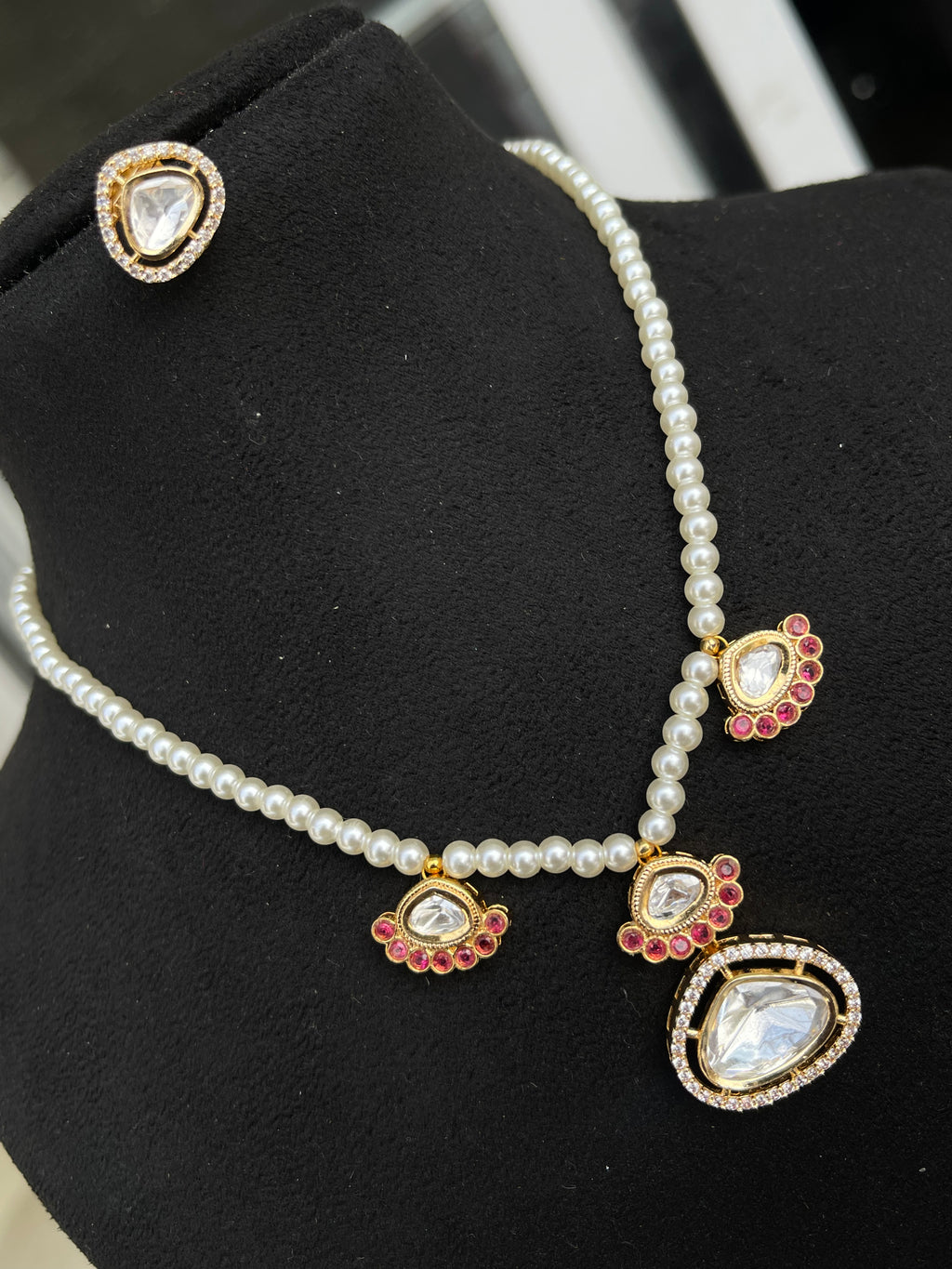 Single line pearl Kundan pendent pc007