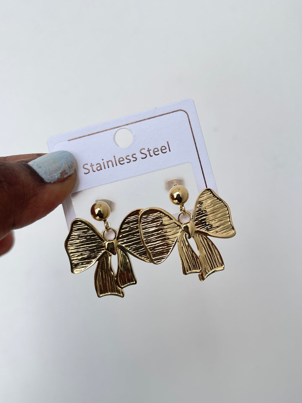 Anti tarnish bow earrings 
Color wont fade