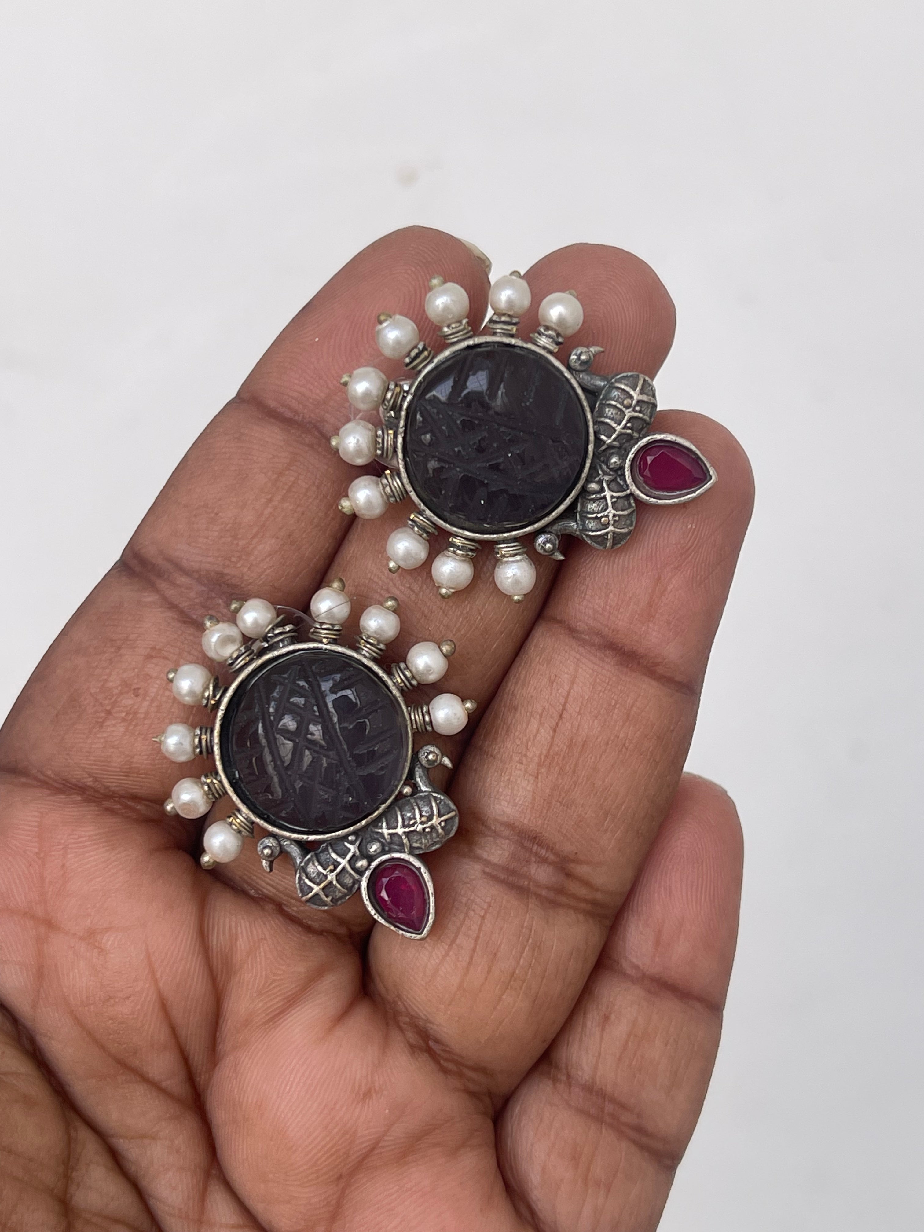 Carving studs with pearl ox100