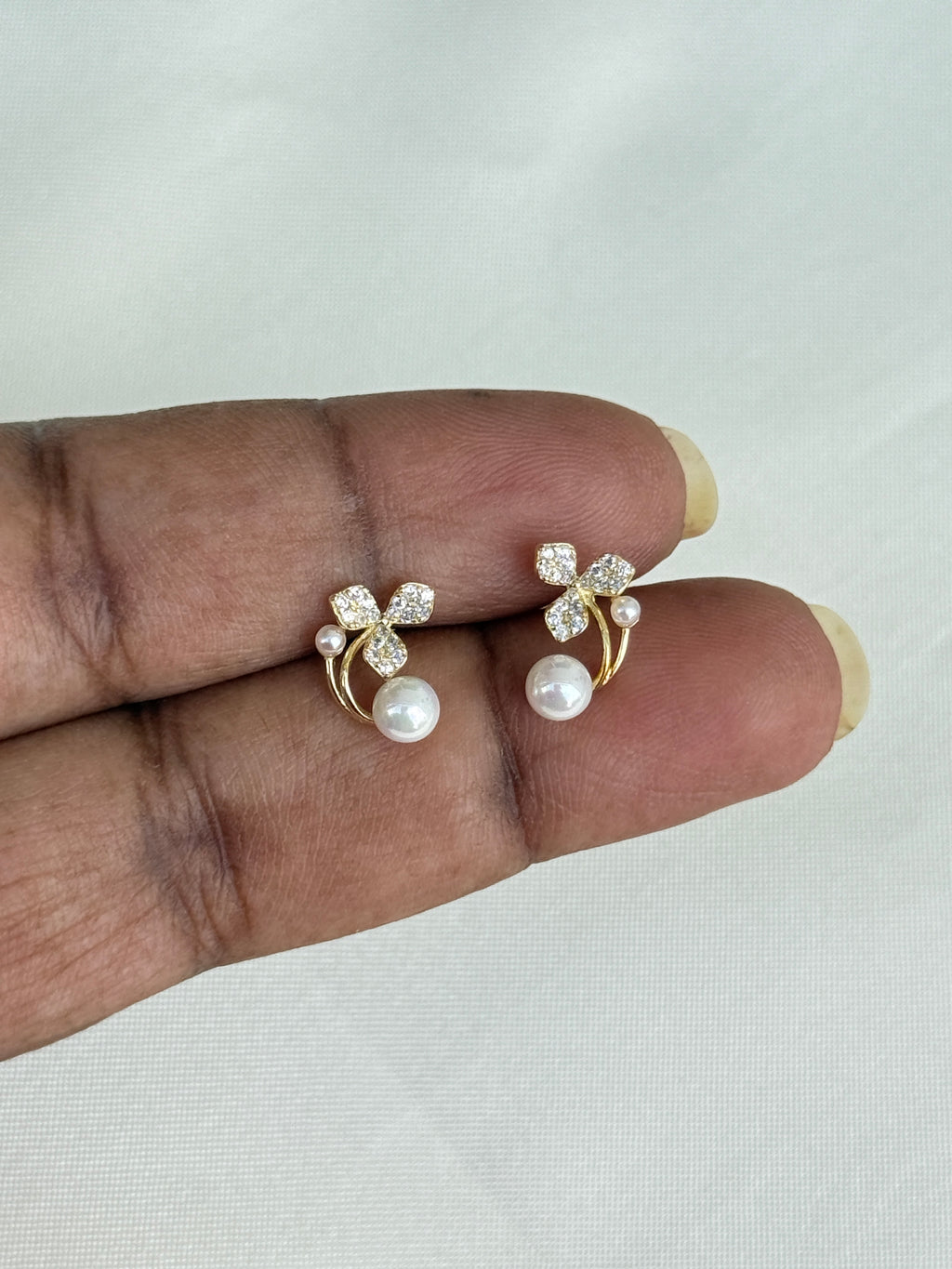 Se018 92.5 silver hallmark flower pearl studs