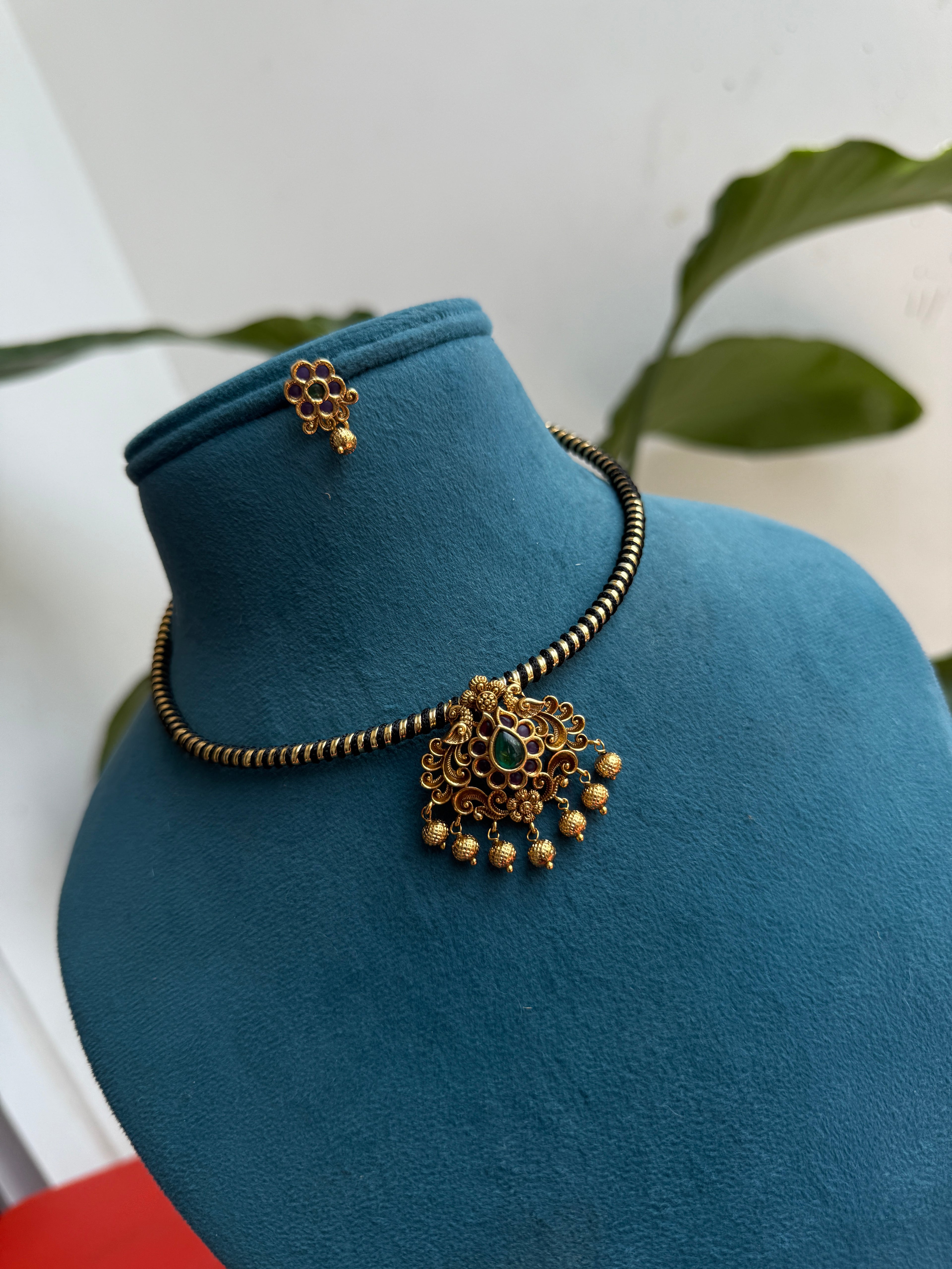 Hs010 black hasli neckset