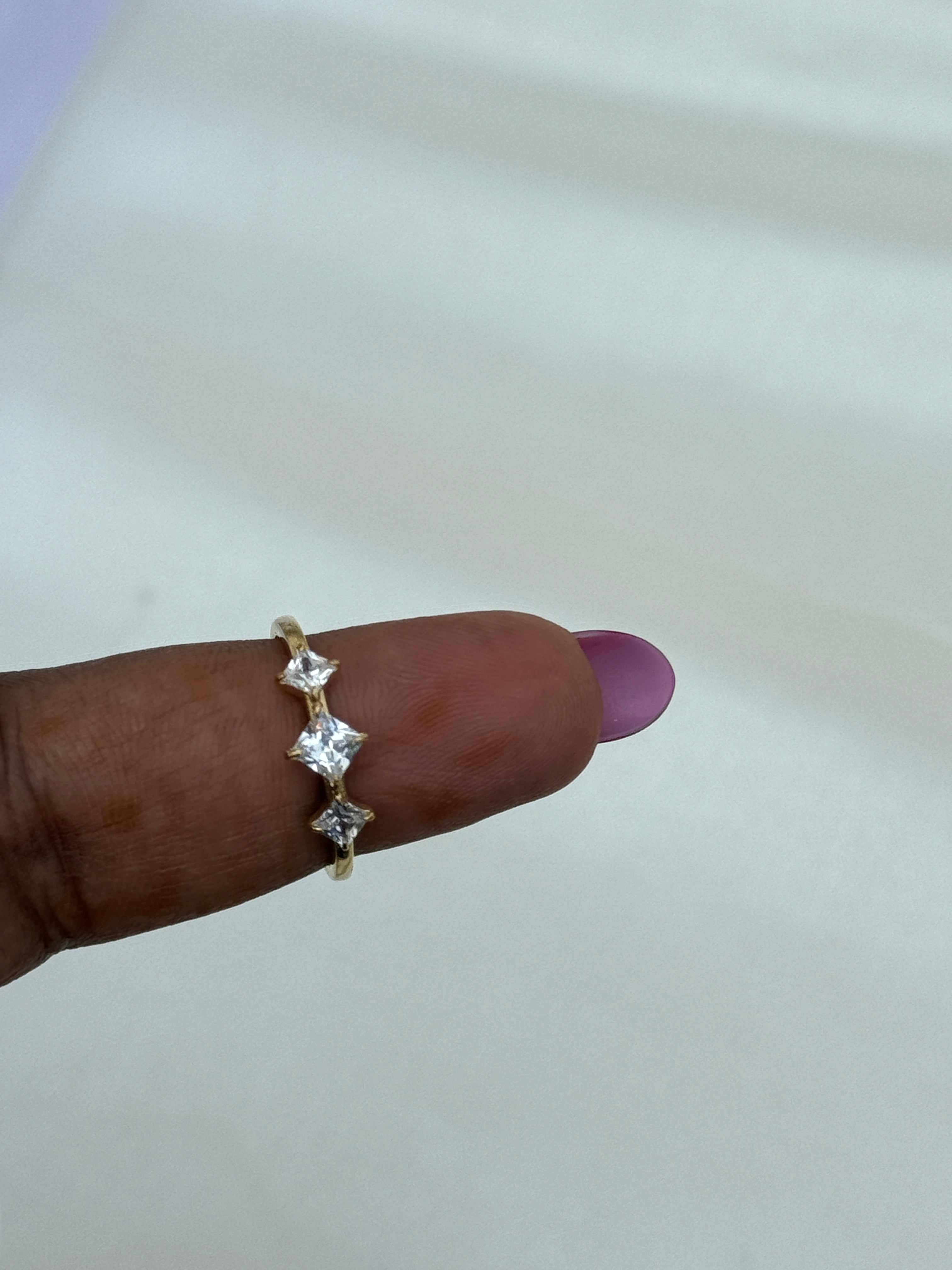 Rg049 anti tarnish 3 stones finger ring