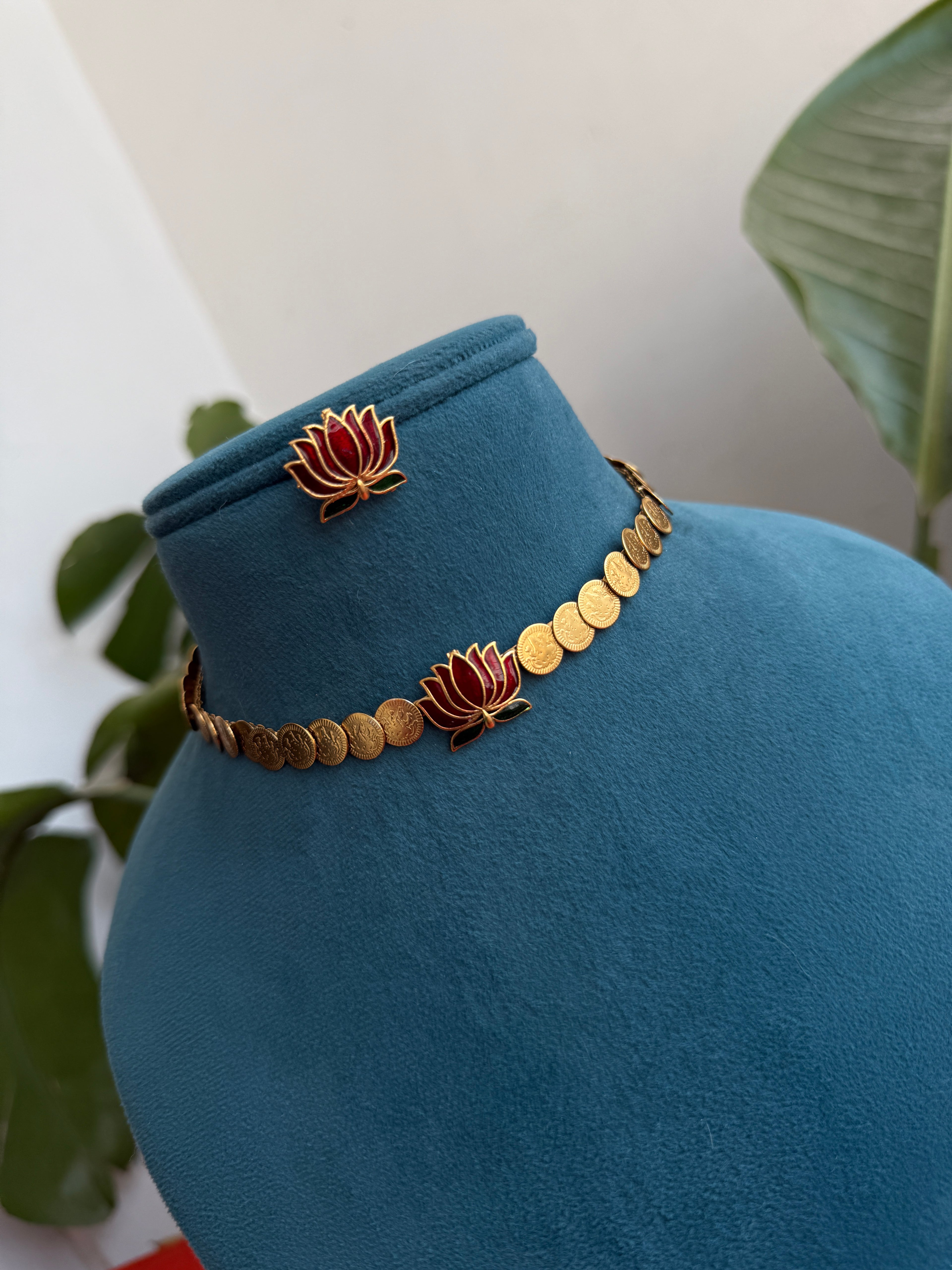 Ns638 Lakshmi devi kasula lotus short neckset with earrings