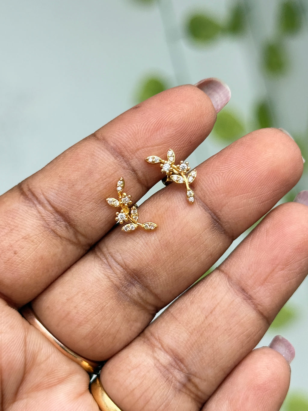 St196 Back ball leaf design studs can be use in top studs and second studs