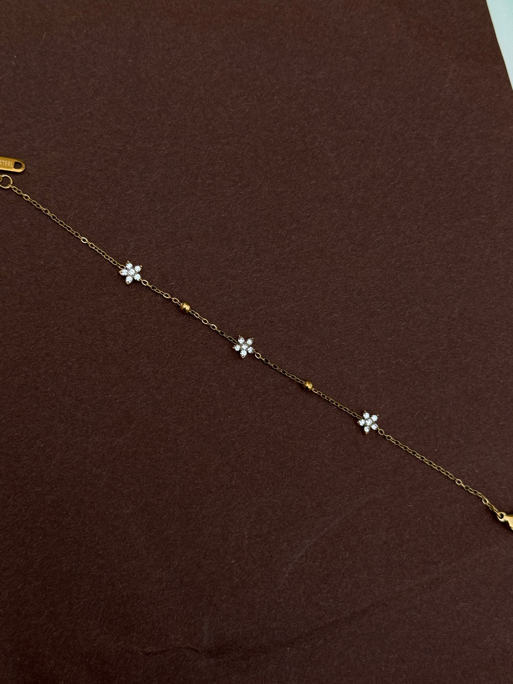 Ab546 anti tarnish flower 8.5 inches chain bracelet