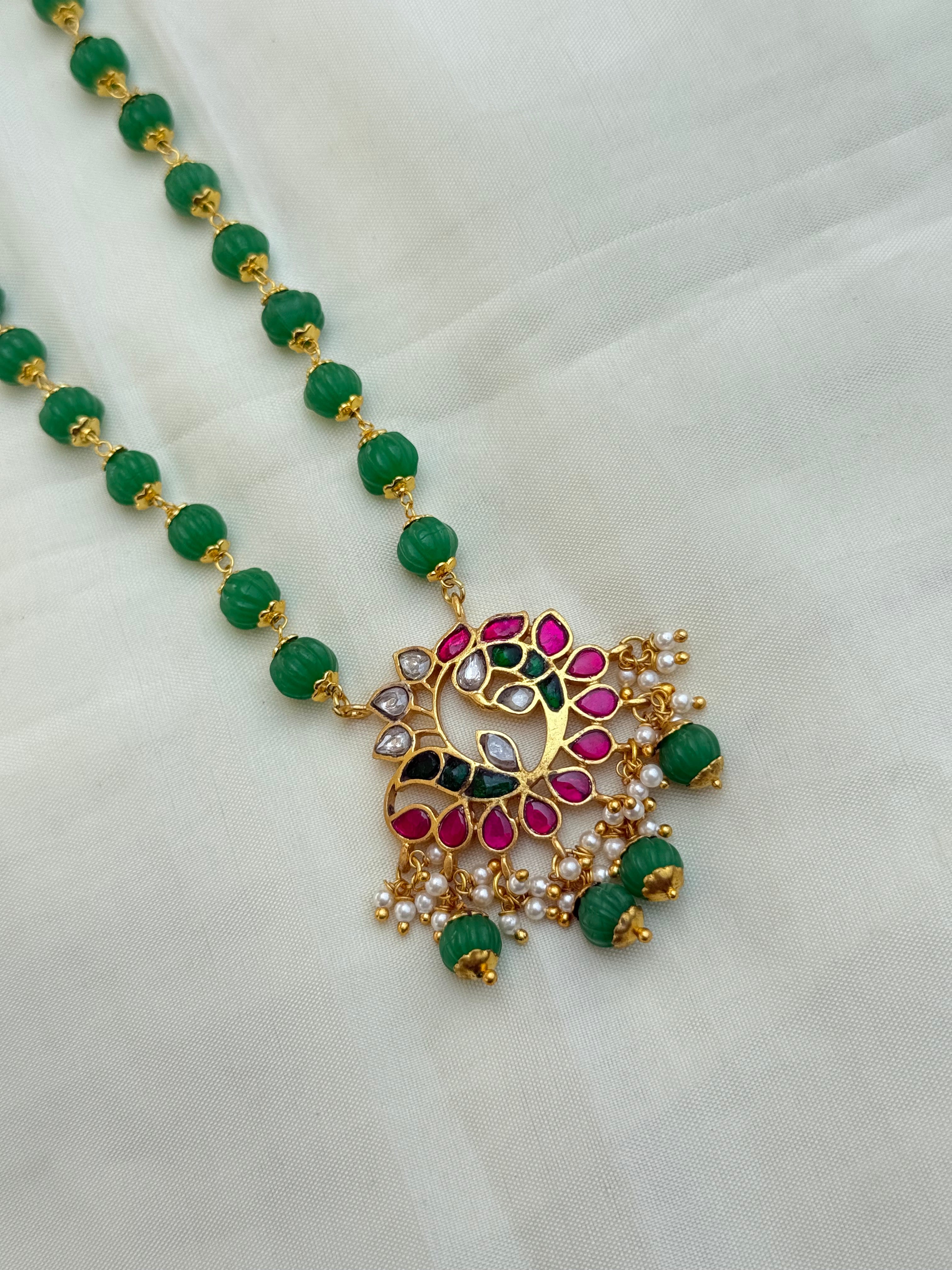 Jk009 pumpkin beads with jadau Kundan pendant
Size(20-22) inches approximately