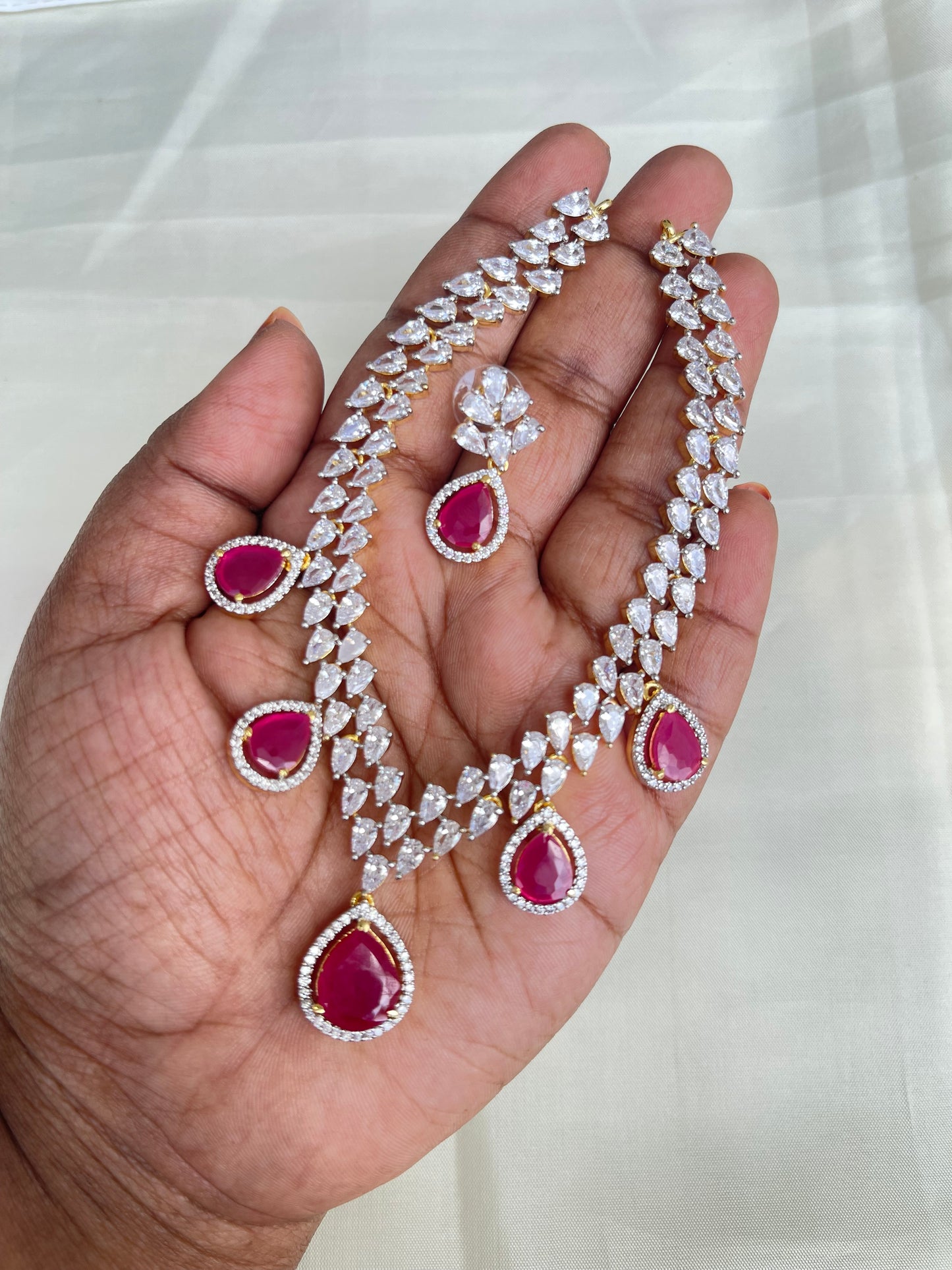 5 drops diamond finish neckset