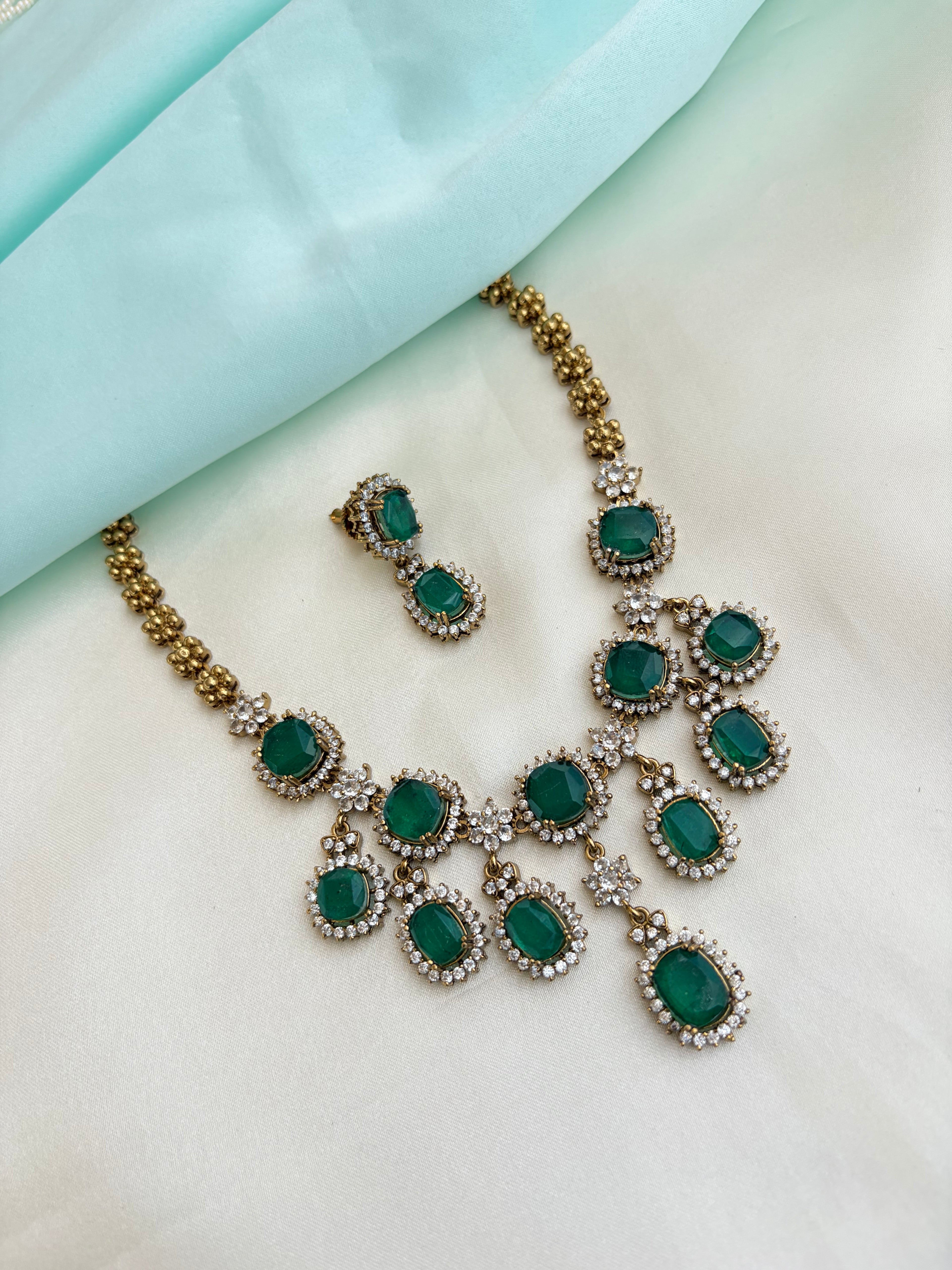 Emerald Green Kundan Neckset with Earrings Ns257
