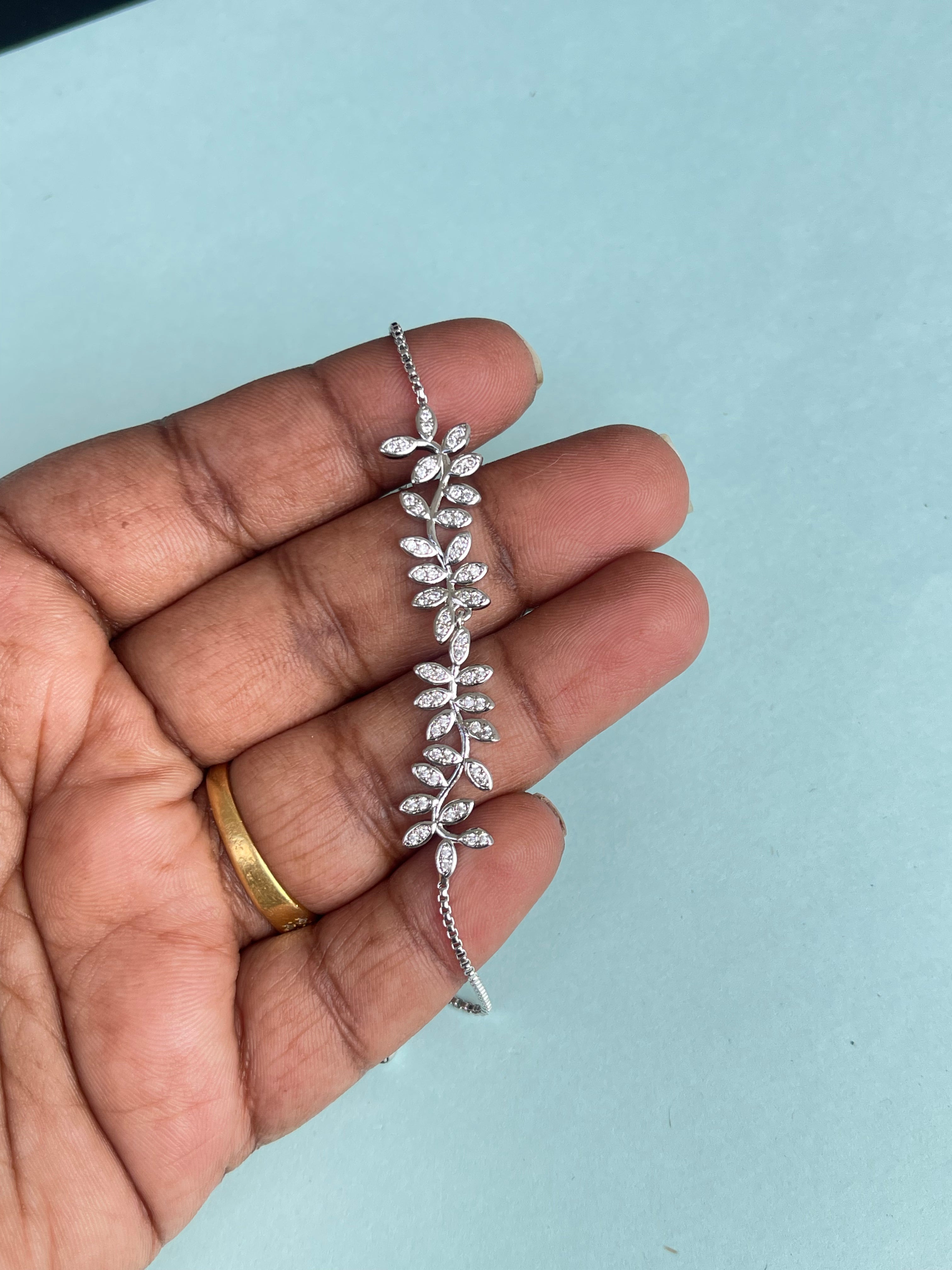 Adjustable silver bracelet