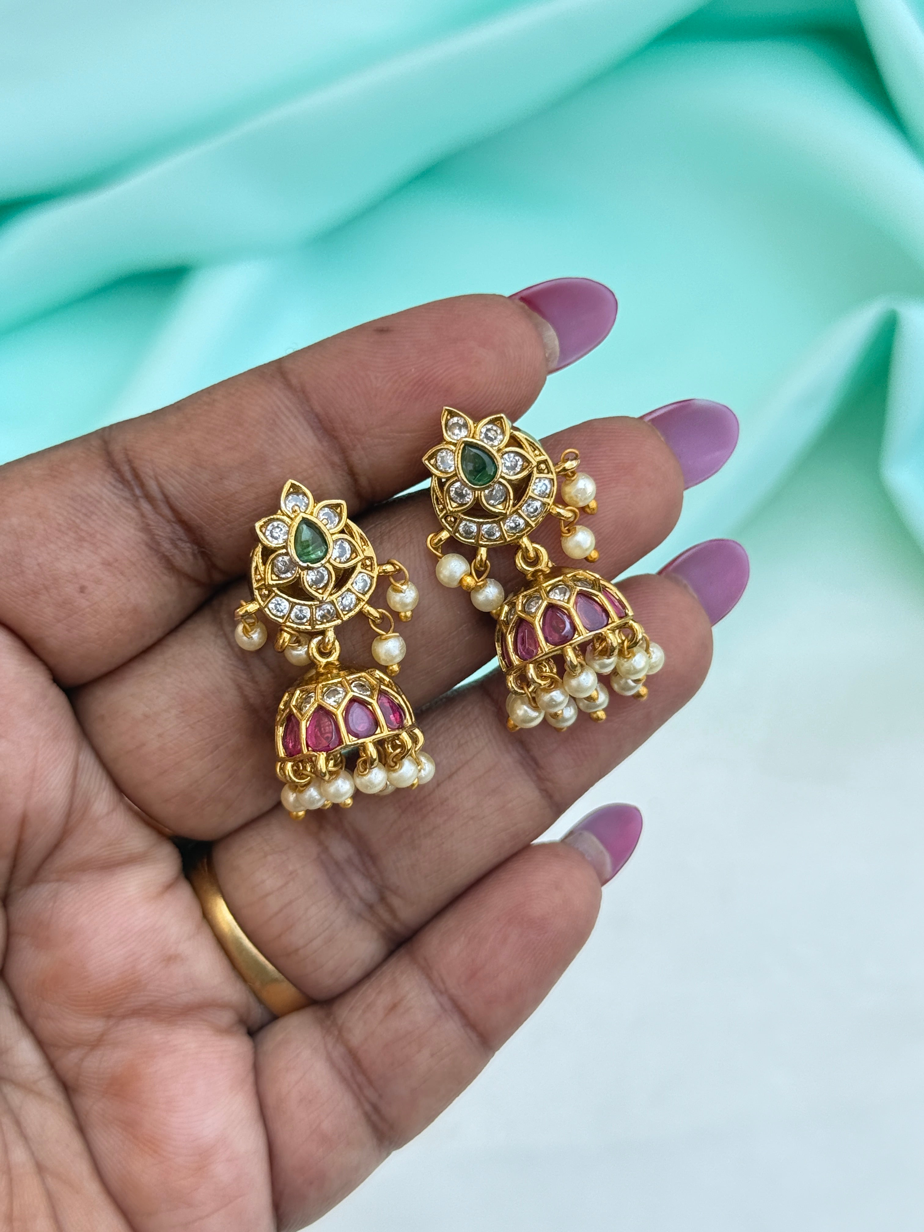 Er239 kemp small butta earrings