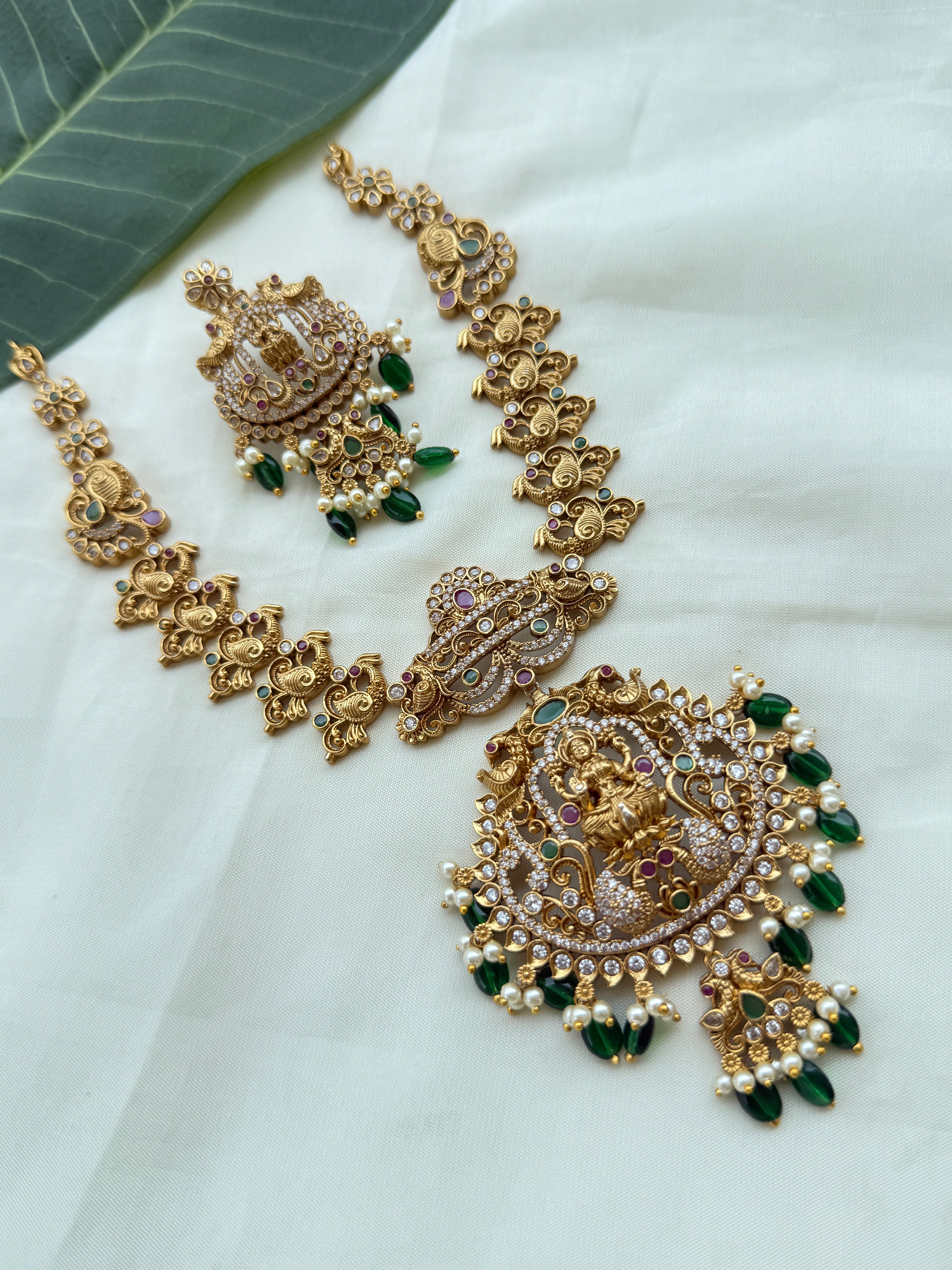 Ns252 Lakshmi Devi neckset with earrings