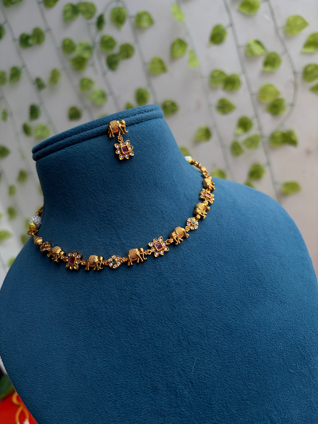 Ns245 Multi Elephant short Neckset with Earrings