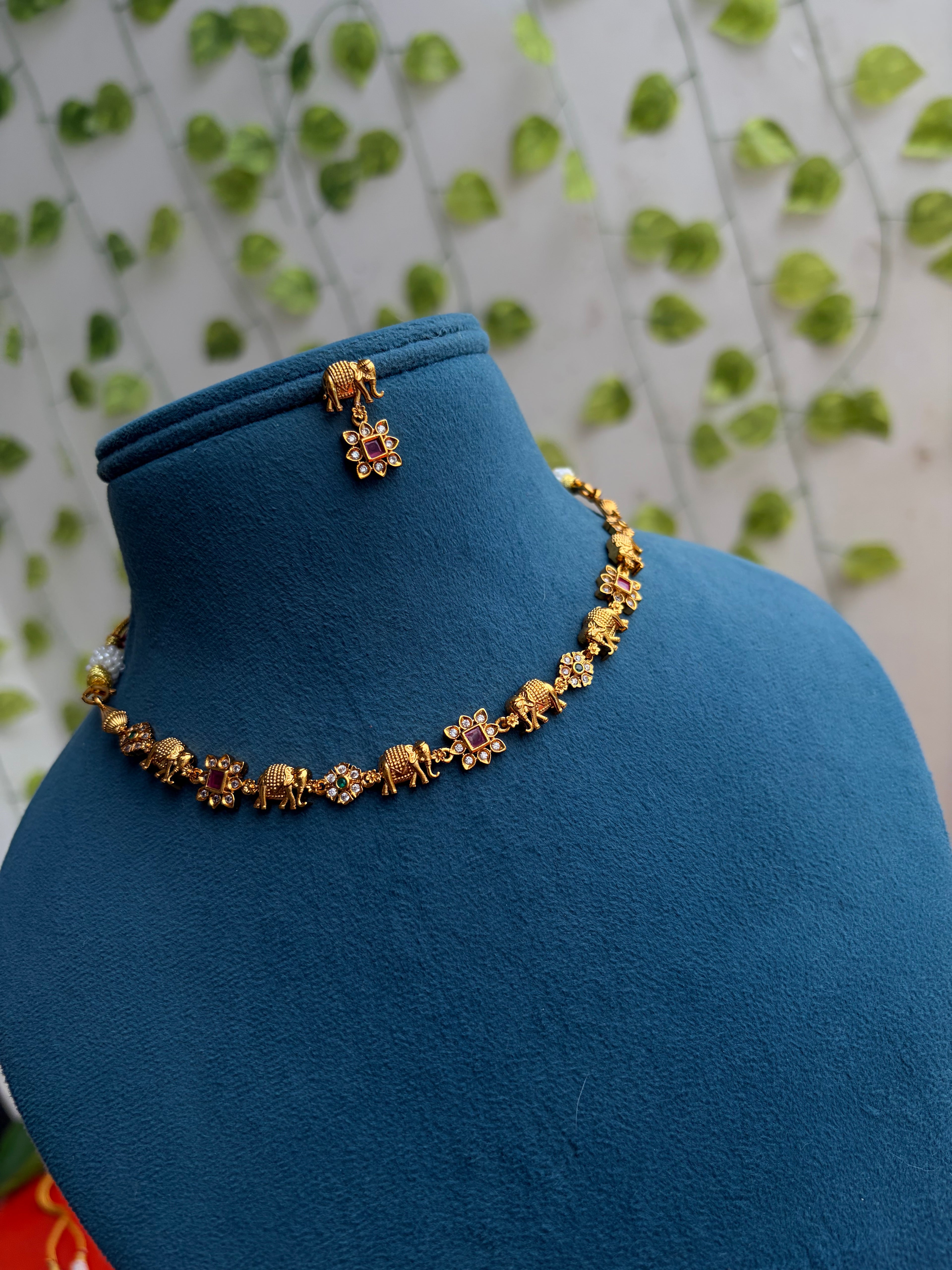 Ns245 Multi Elephant short Neckset with Earrings